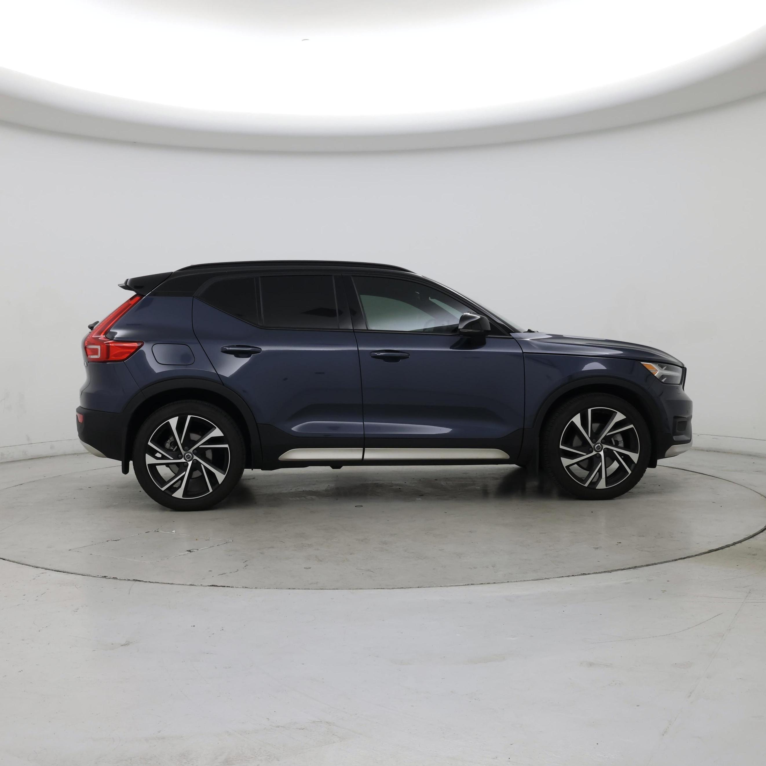 Thumbnail: 2022 Volvo XC40 - 7