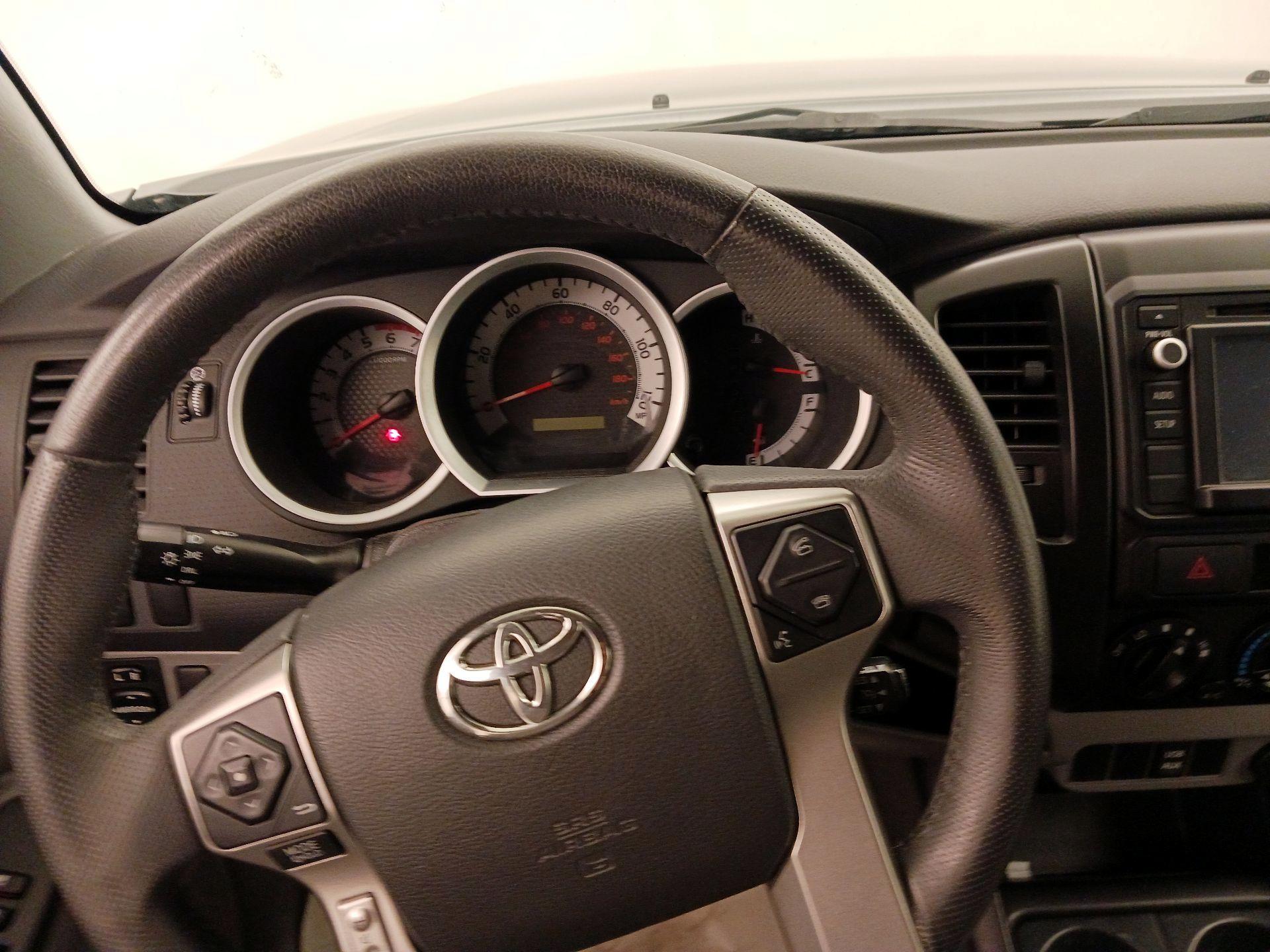 Thumbnail: 2015 Toyota Tacoma - 10