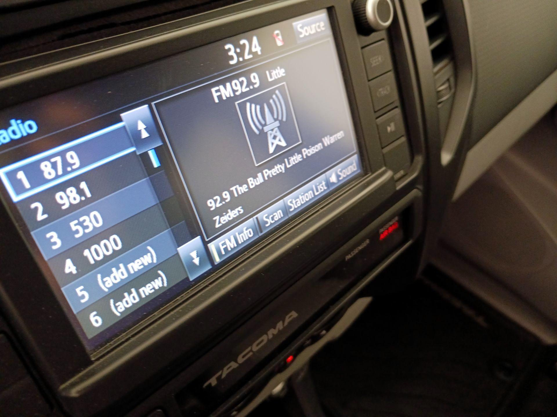Thumbnail: 2015 Toyota Tacoma - 15