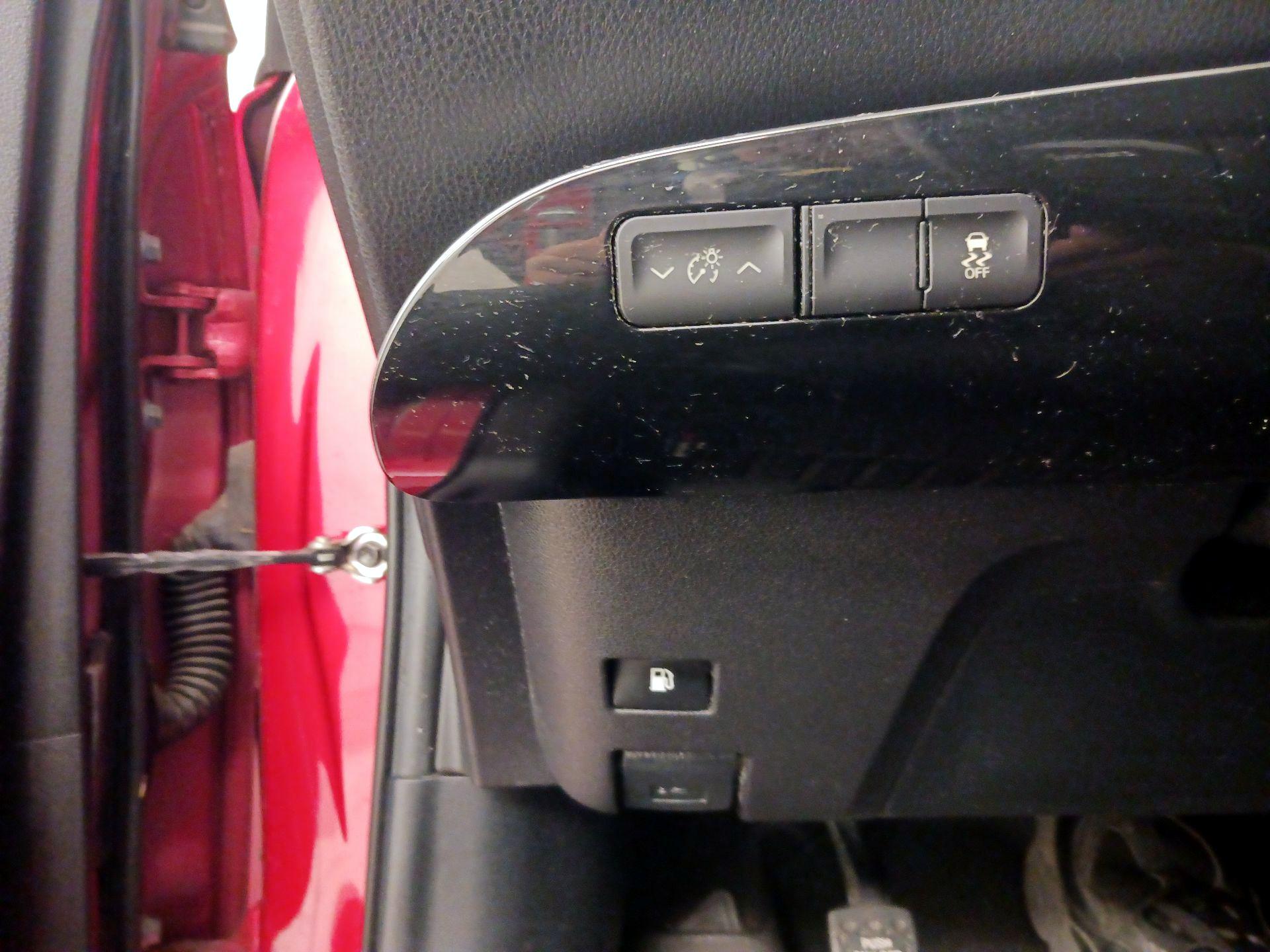 Thumbnail: 2016 Toyota Prius - 13