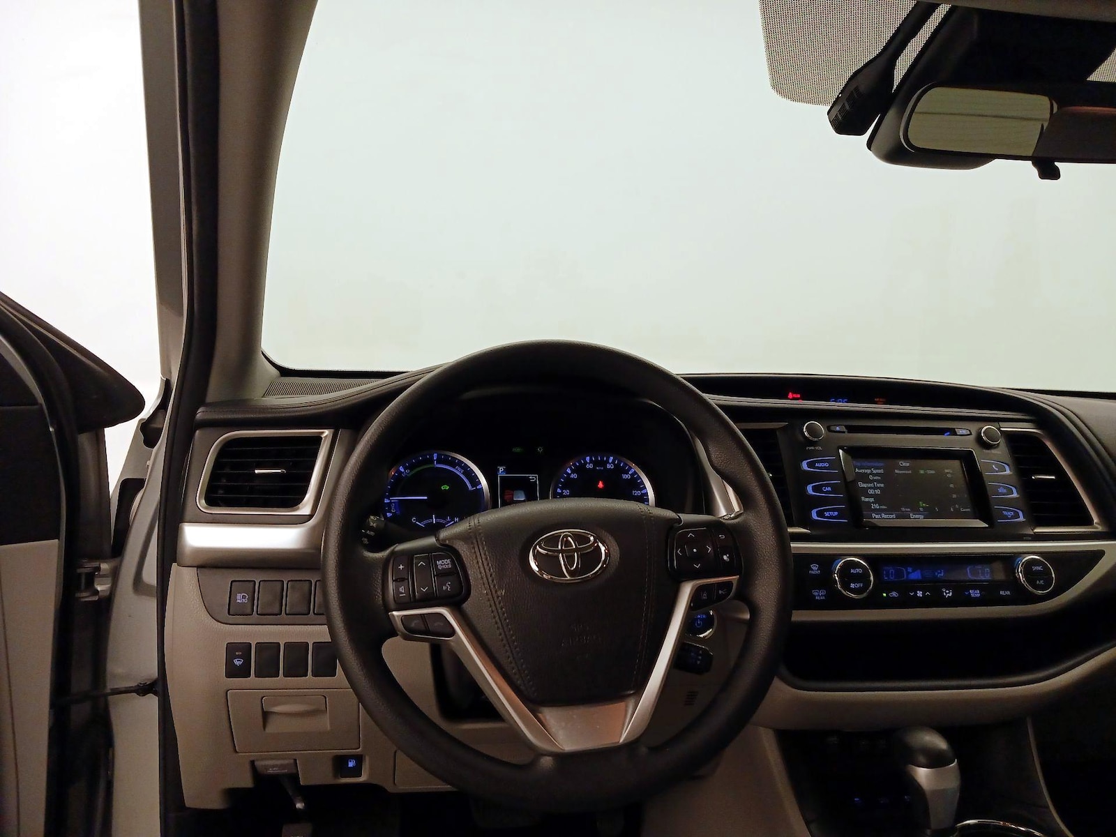2018 Toyota Highlander LE - Photo 11