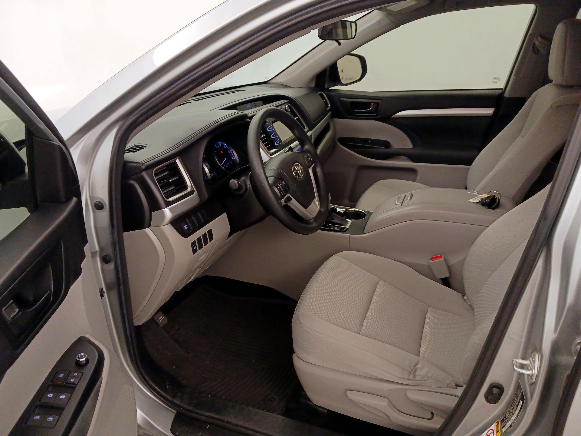 Thumbnail: 2018 Toyota Highlander - 11