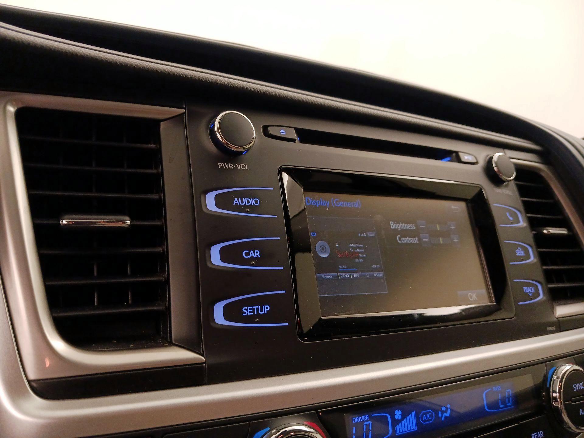 Thumbnail: 2018 Toyota Highlander - 14
