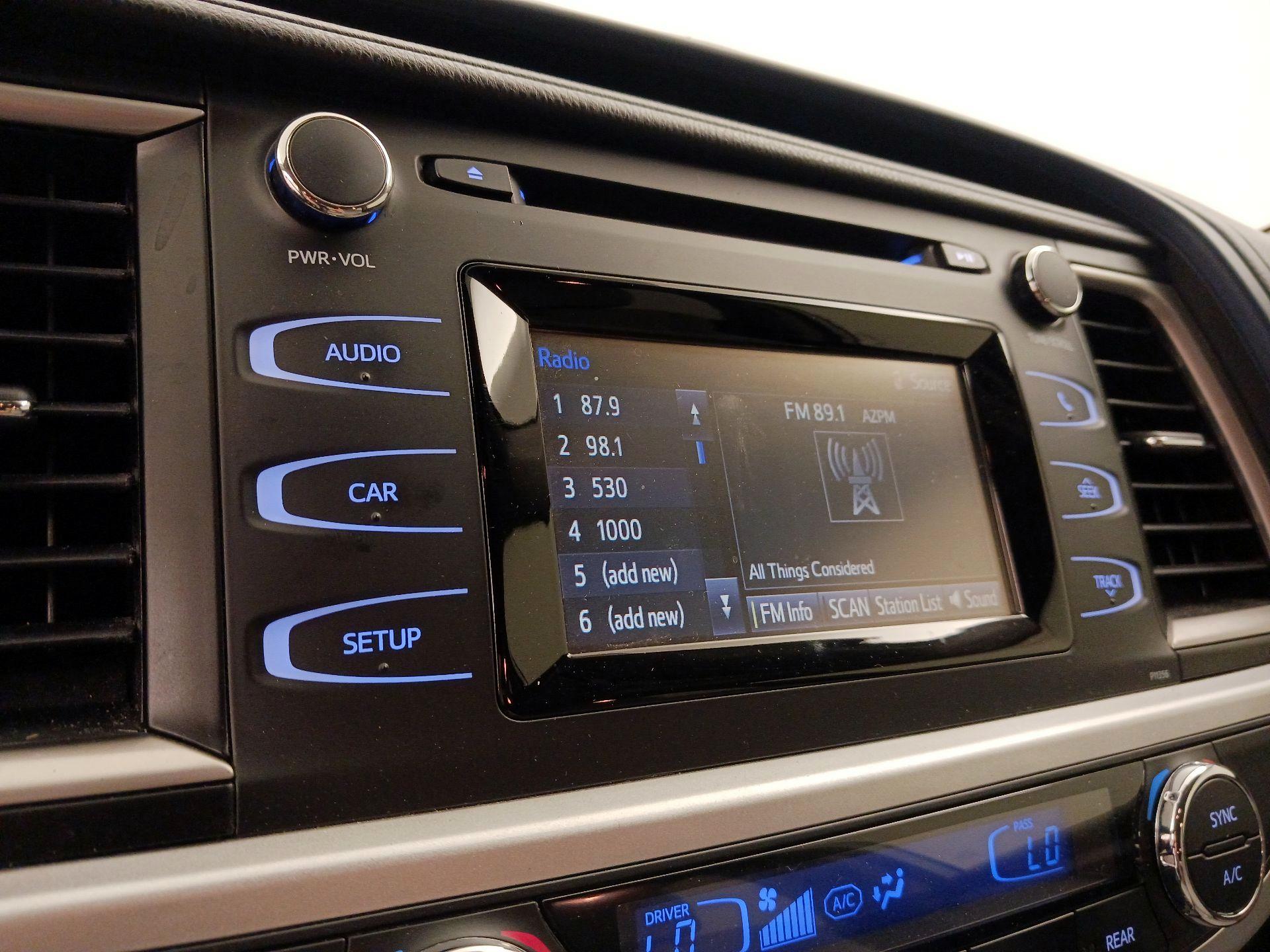 Thumbnail: 2018 Toyota Highlander - 16