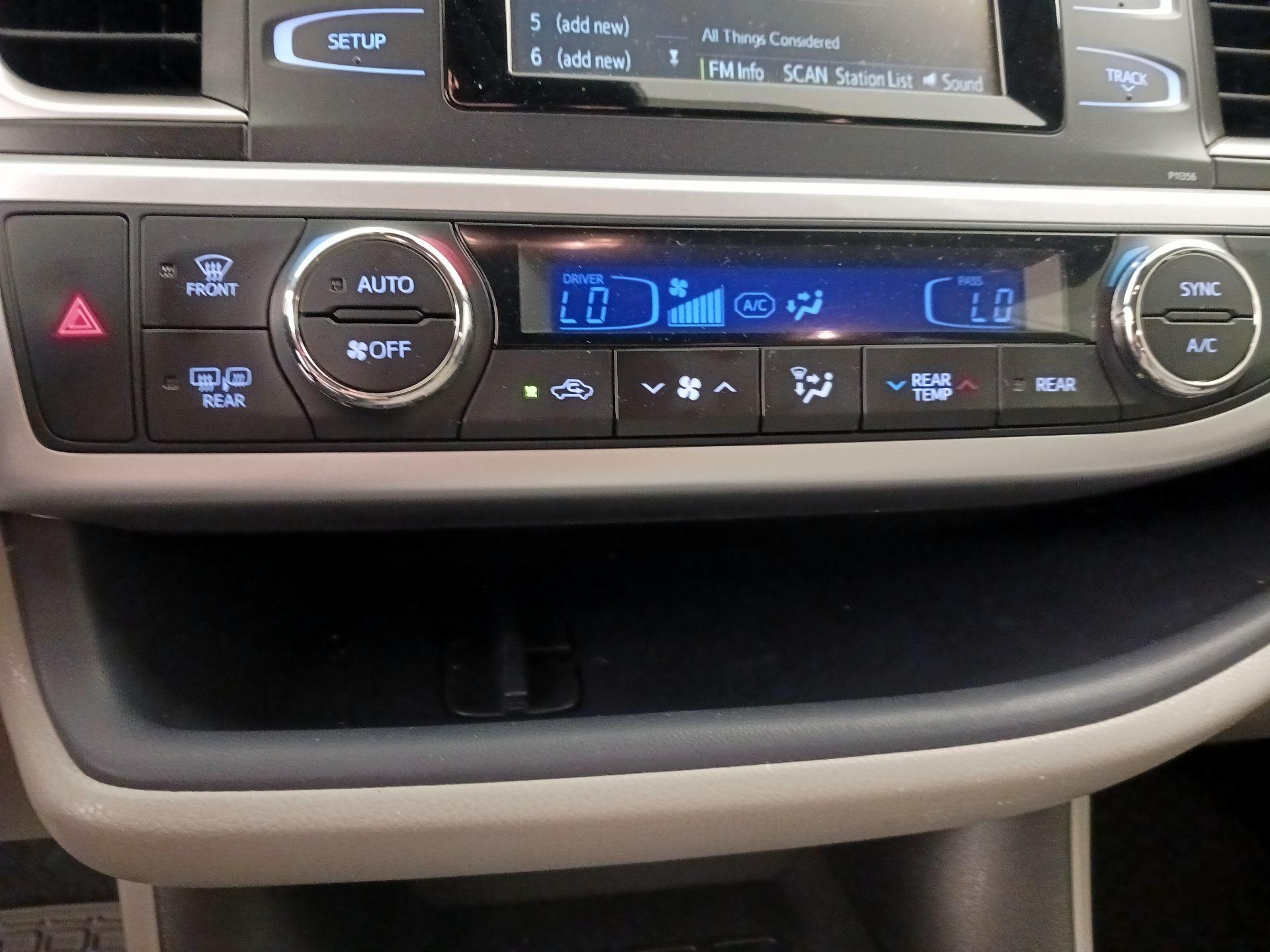 Thumbnail: 2018 Toyota Highlander - 17
