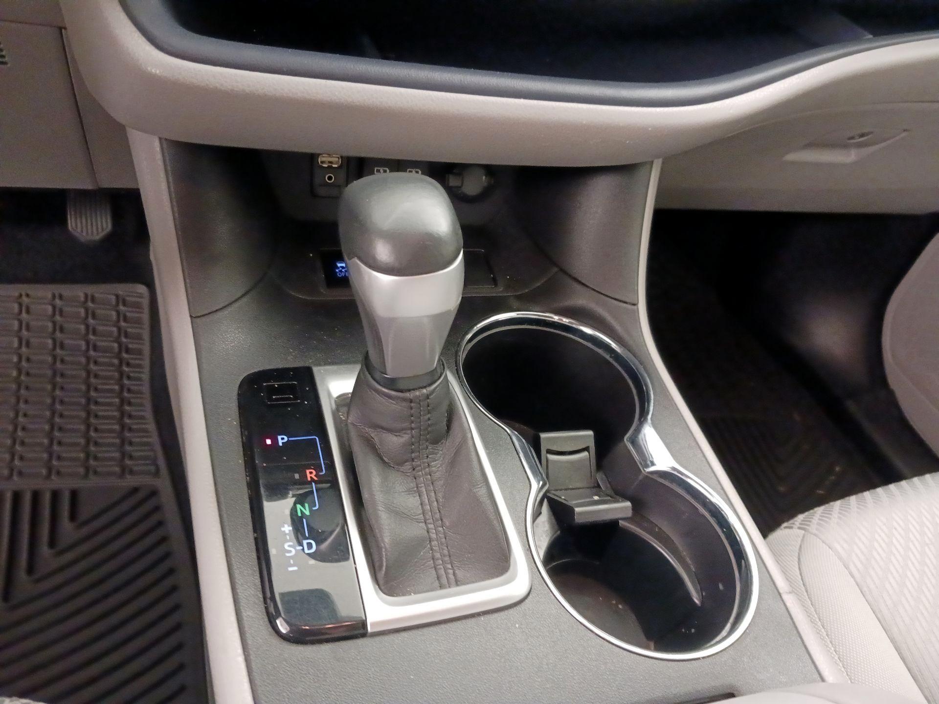 Thumbnail: 2018 Toyota Highlander - 18