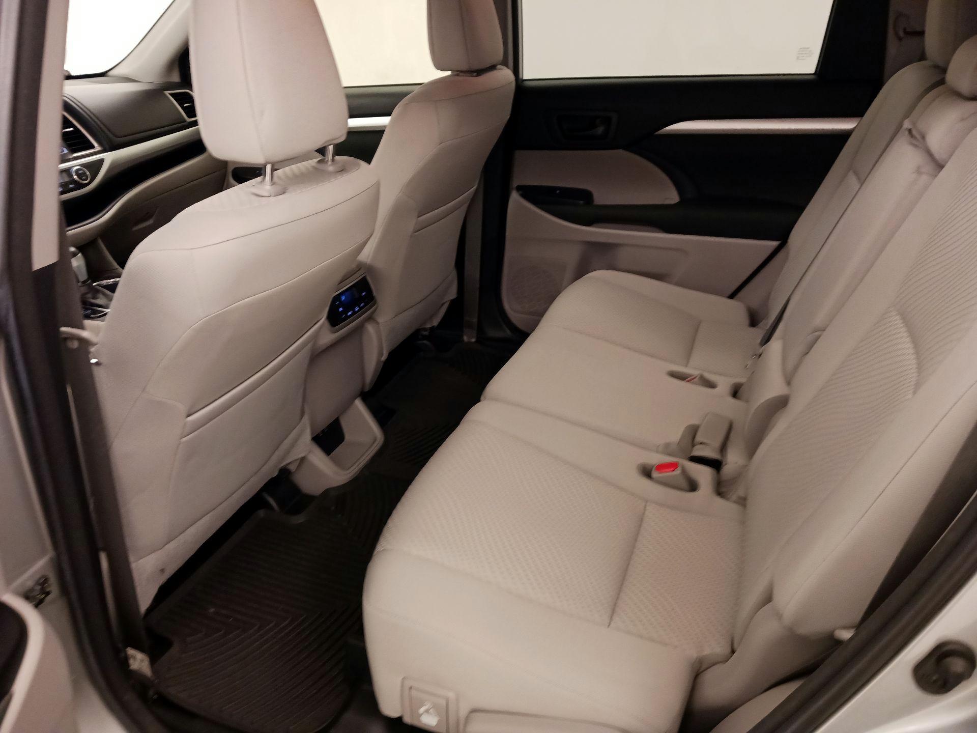 Thumbnail: 2018 Toyota Highlander - 20