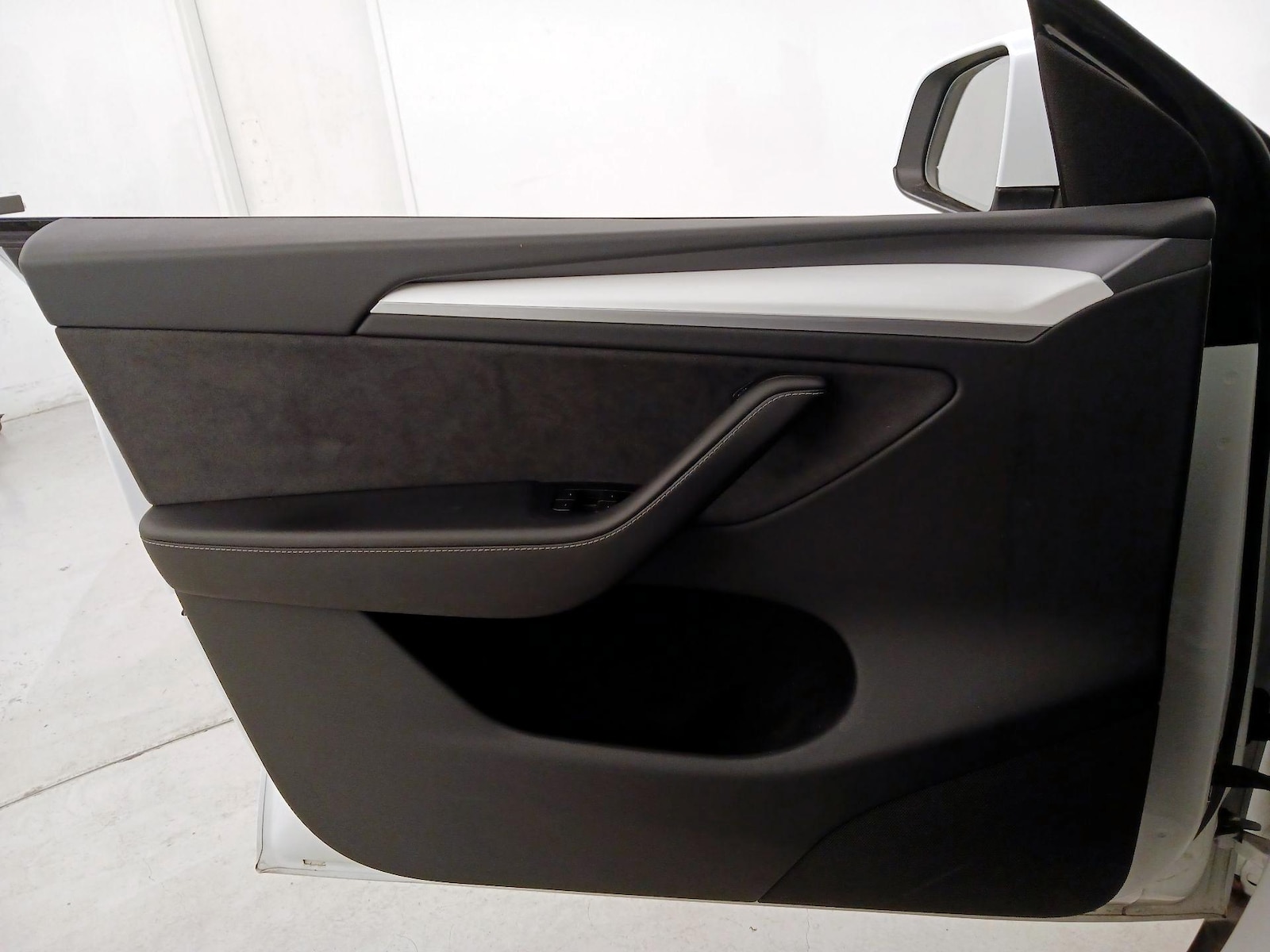 2023 Tesla Model Y Long Range - Photo 13