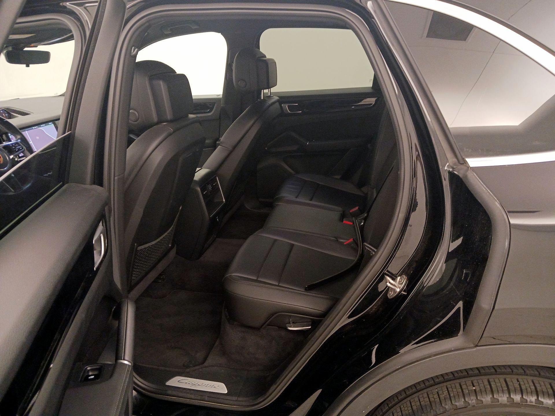 Thumbnail: 2020 Porsche Cayenne - 20