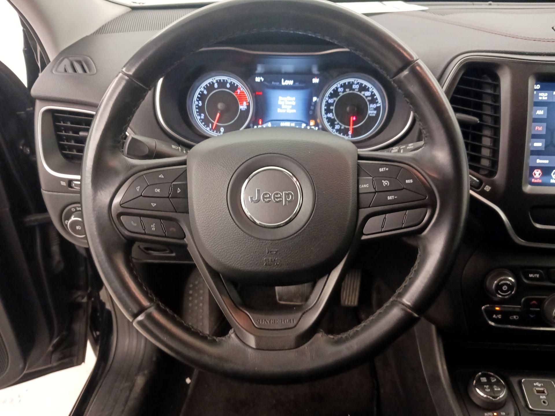 Thumbnail: 2019 Jeep Cherokee - 10