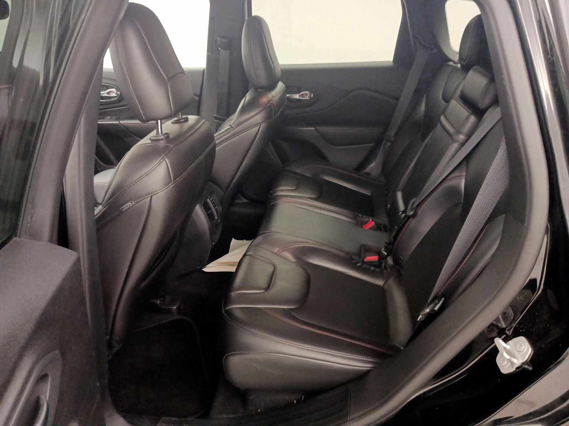Thumbnail: 2019 Jeep Cherokee - 19
