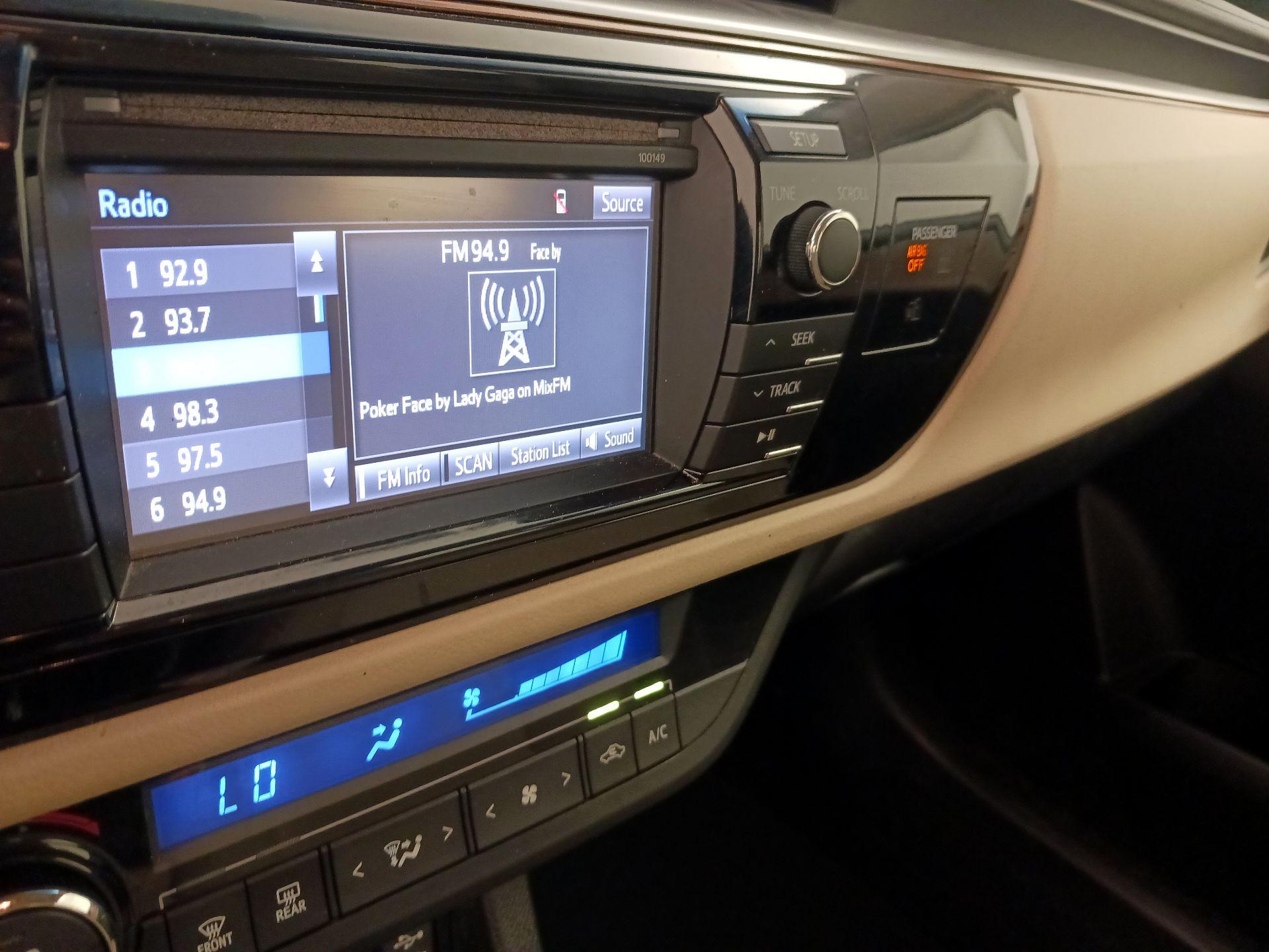 Thumbnail: 2015 Toyota Corolla - 15