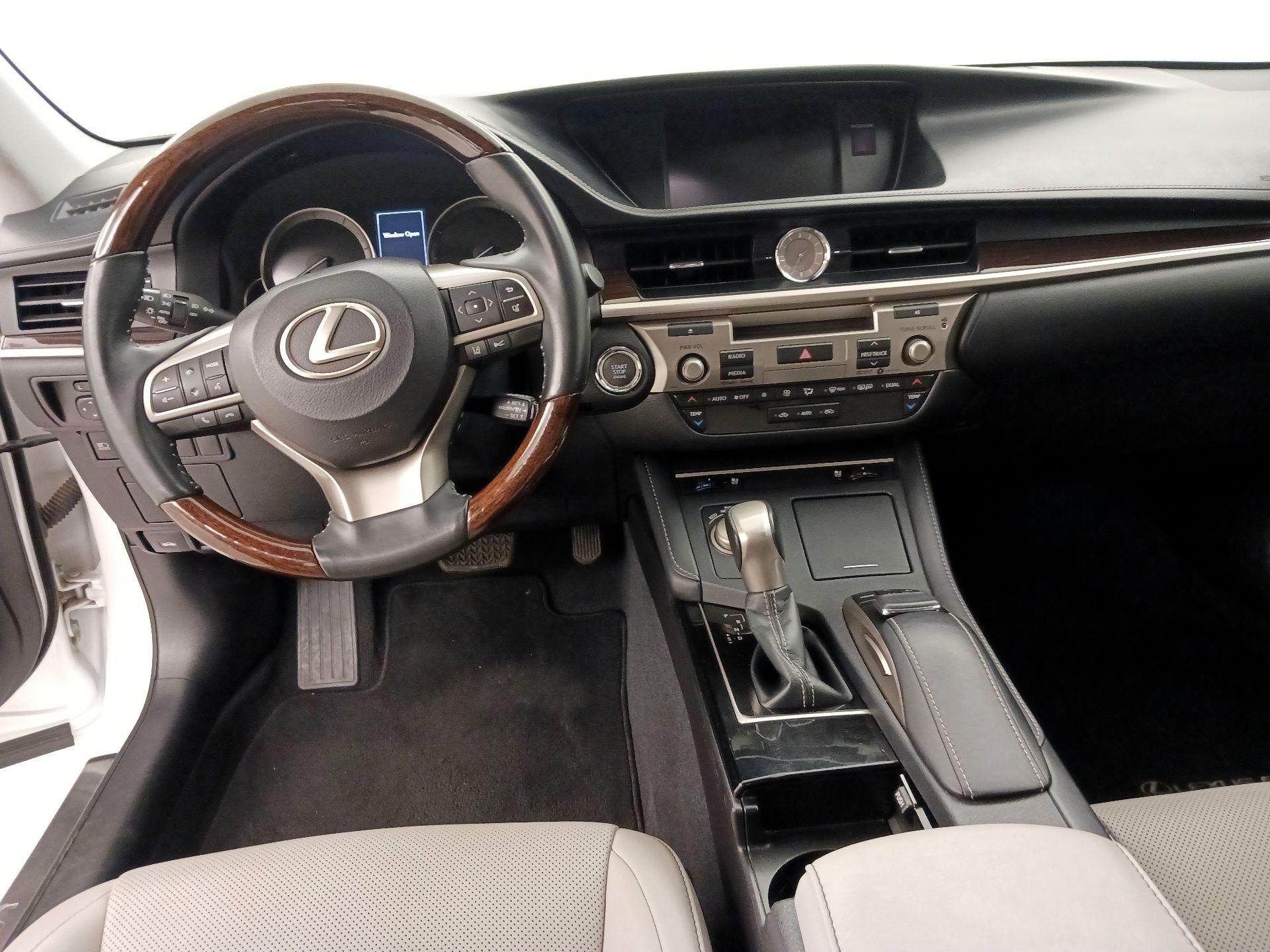 Thumbnail: 2018 Lexus ES - 9