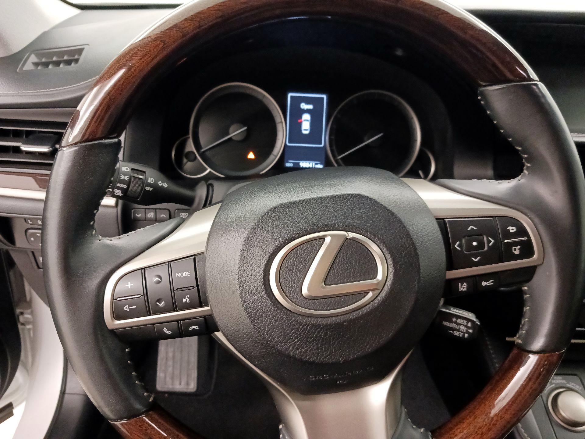 Thumbnail: 2018 Lexus ES - 10