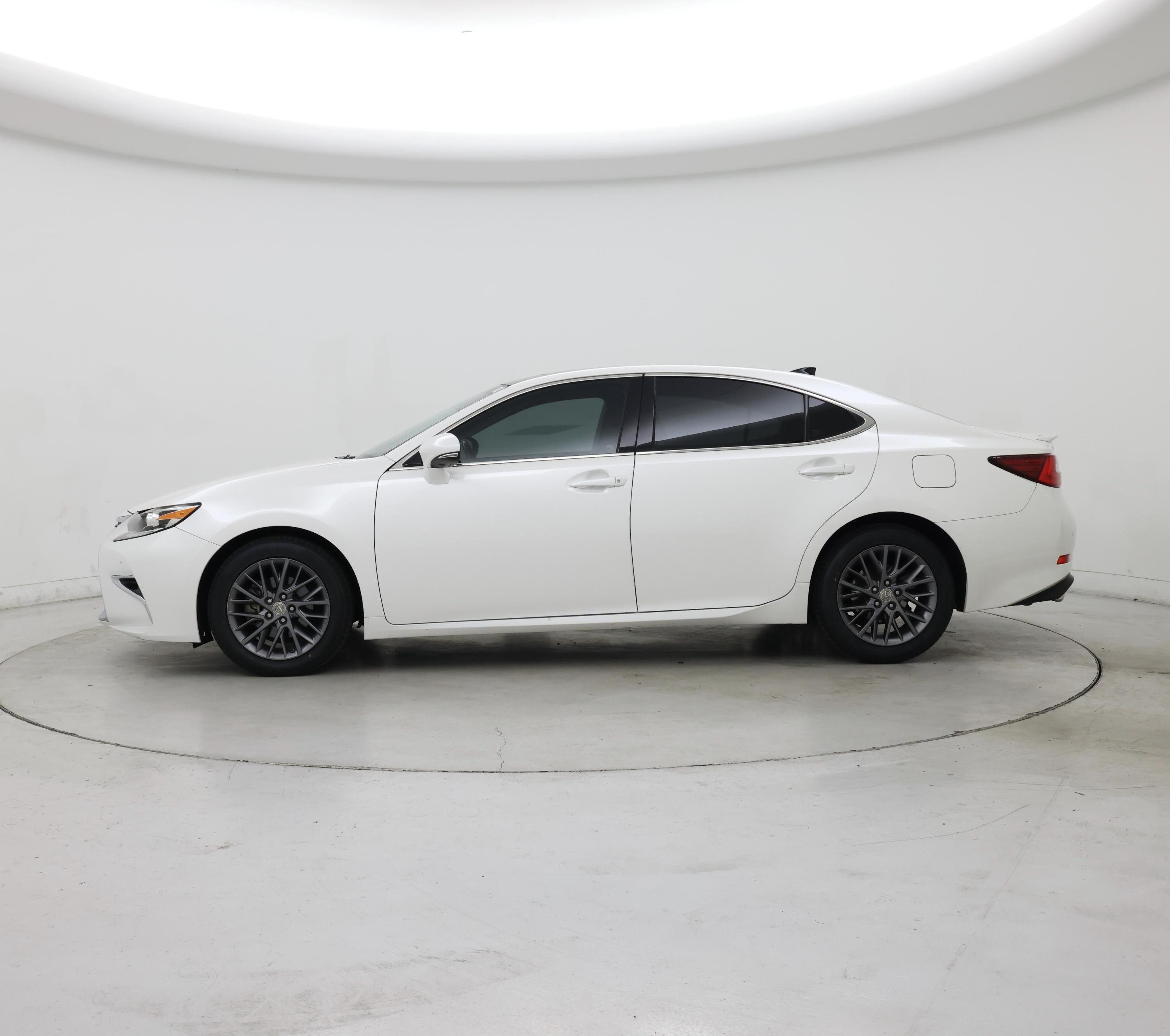 Thumbnail: 2018 Lexus ES - 3