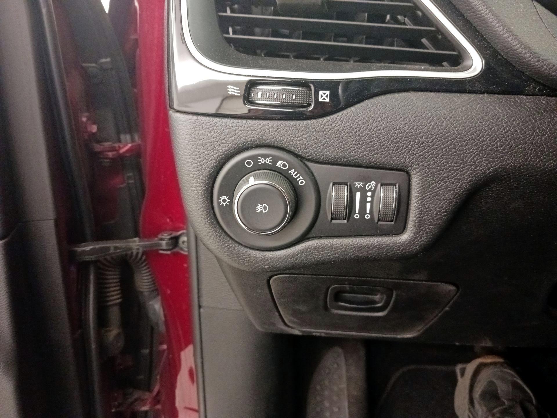 Thumbnail: 2019 Jeep Cherokee - 13