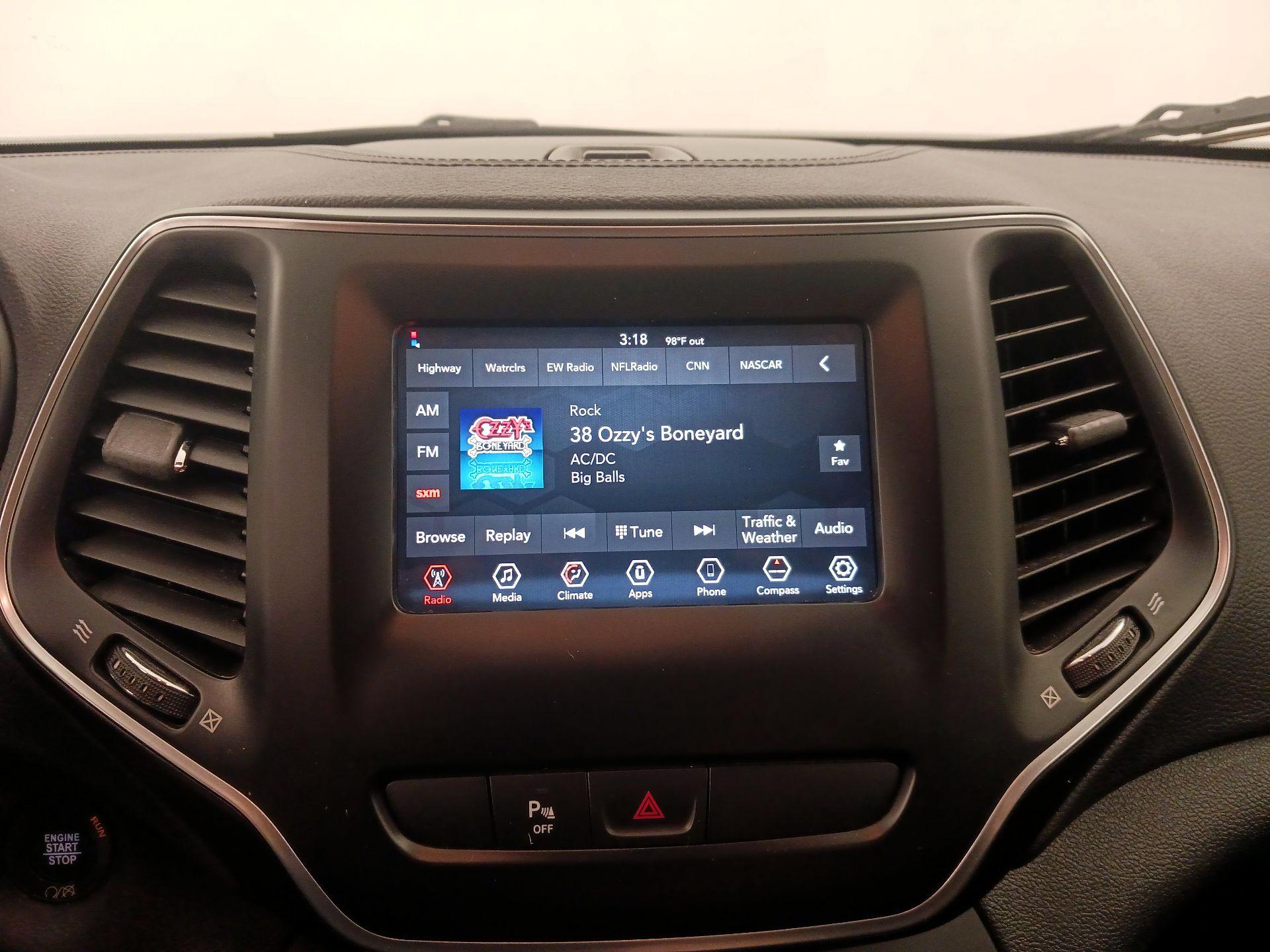 Thumbnail: 2019 Jeep Cherokee - 15