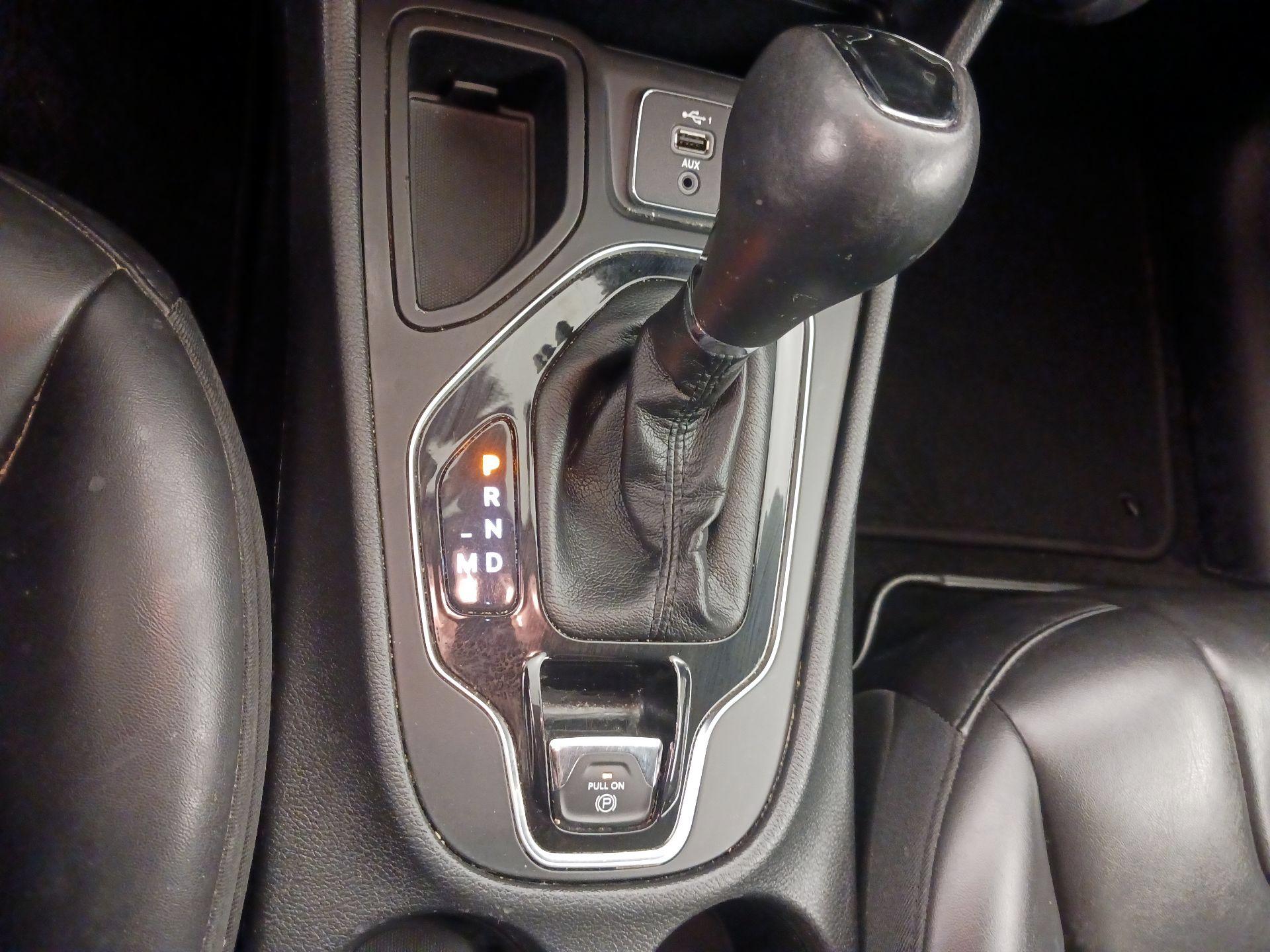 Thumbnail: 2019 Jeep Cherokee - 17
