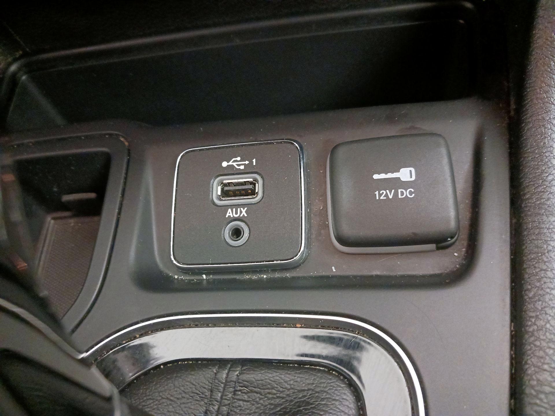 Thumbnail: 2019 Jeep Cherokee - 18