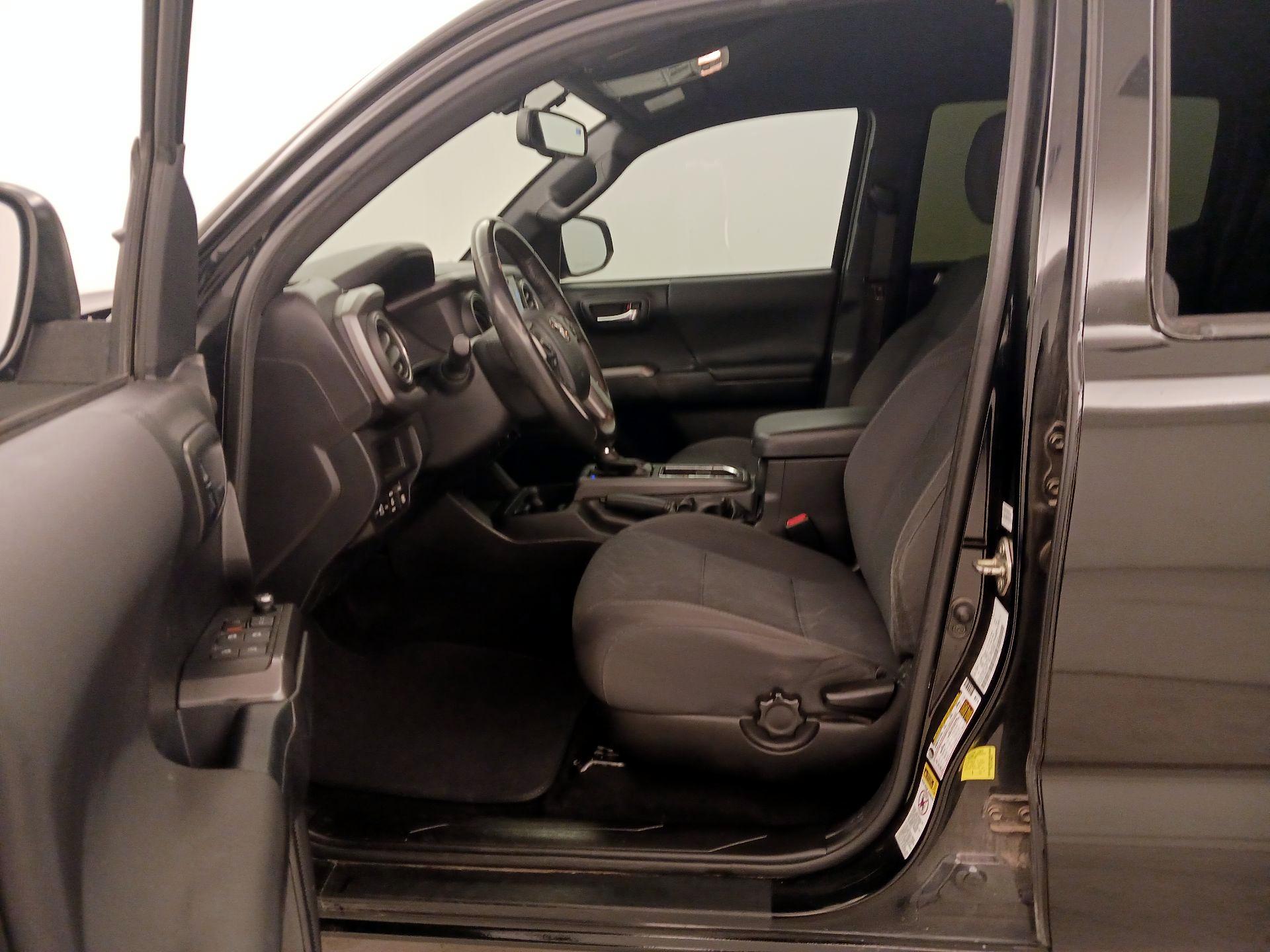 Thumbnail: 2017 Toyota Tacoma - 11