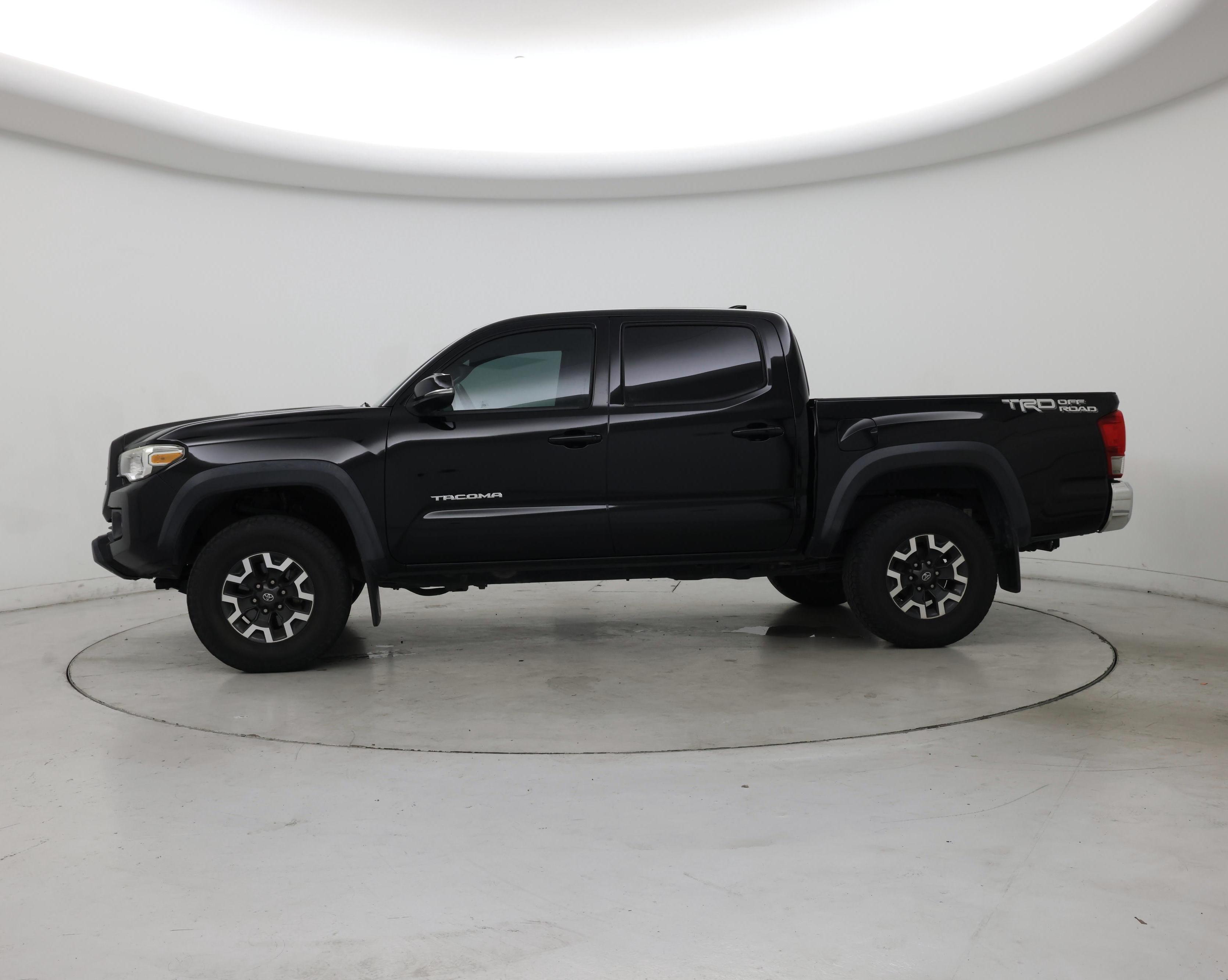 Thumbnail: 2017 Toyota Tacoma - 3
