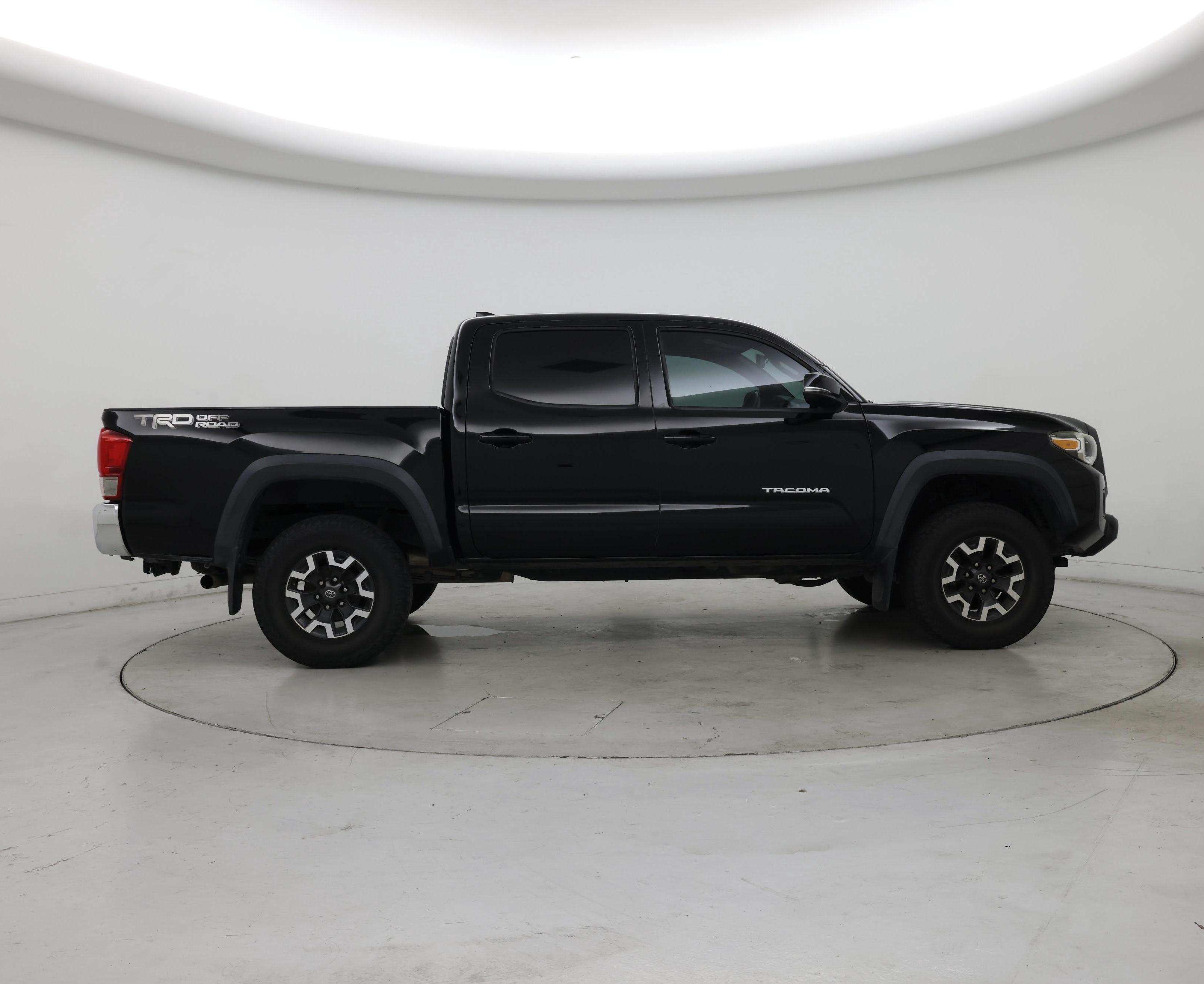 Thumbnail: 2017 Toyota Tacoma - 7