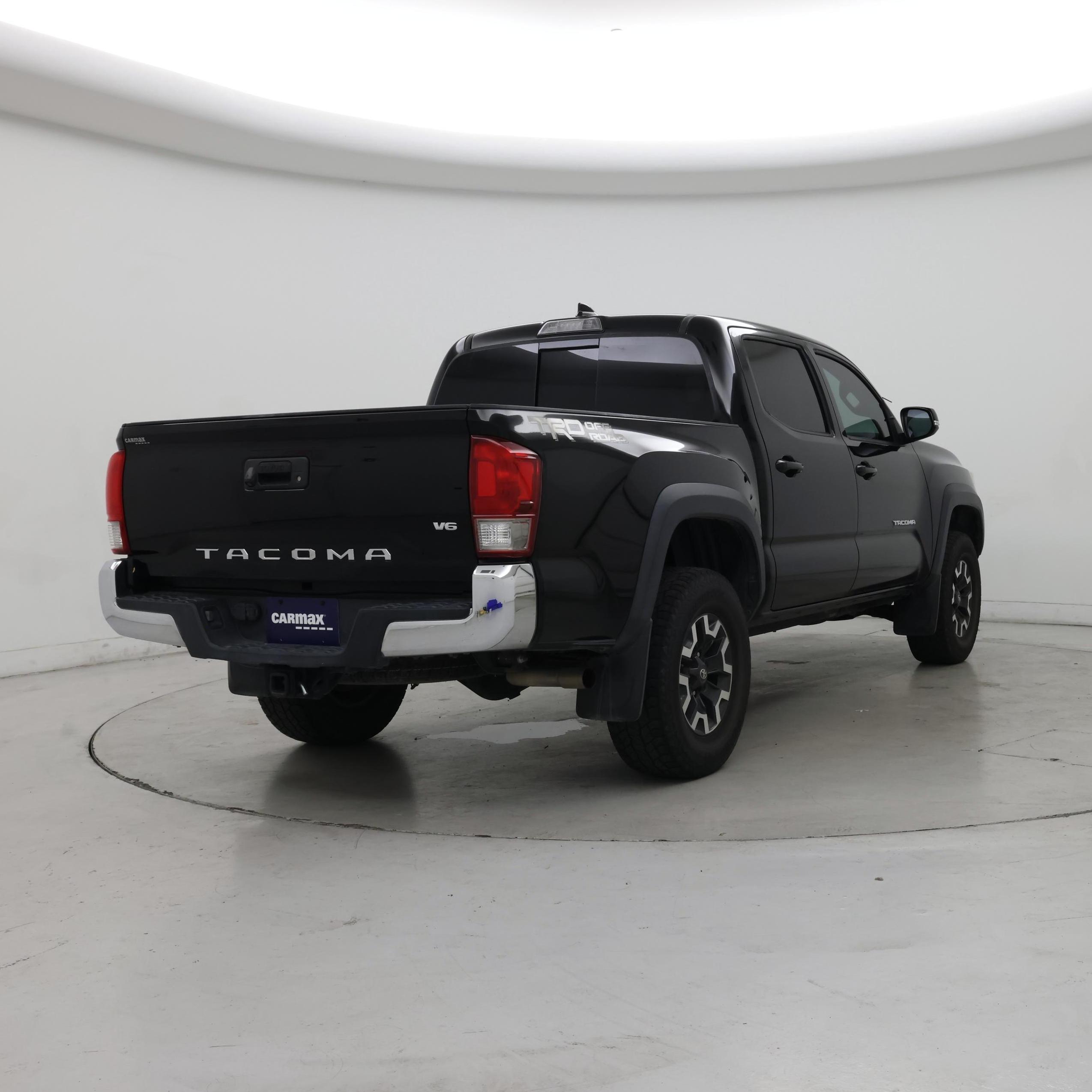 Thumbnail: 2017 Toyota Tacoma - 8