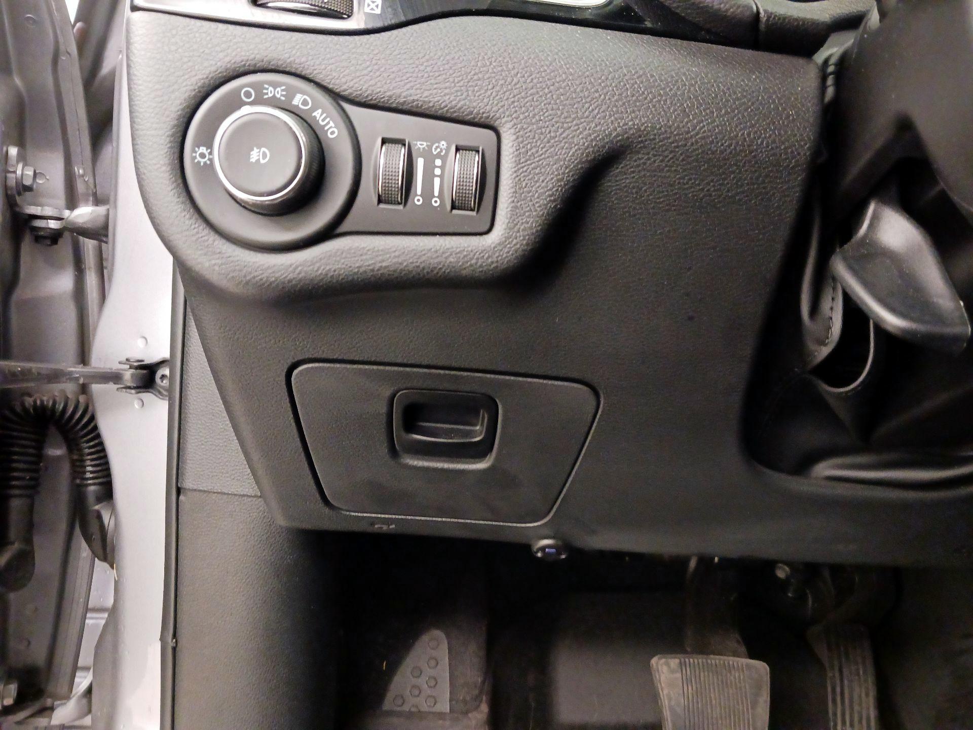 Thumbnail: 2021 Jeep Cherokee - 13