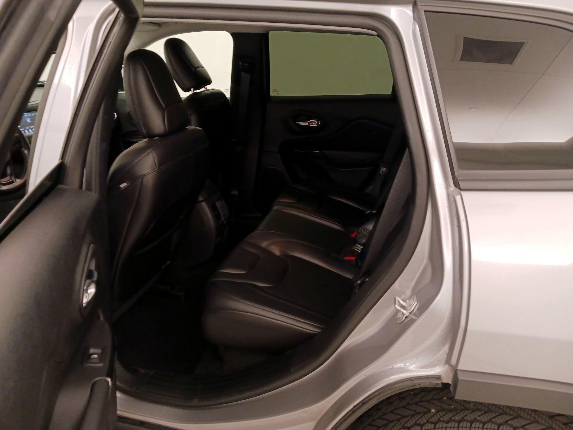 Thumbnail: 2021 Jeep Cherokee - 19