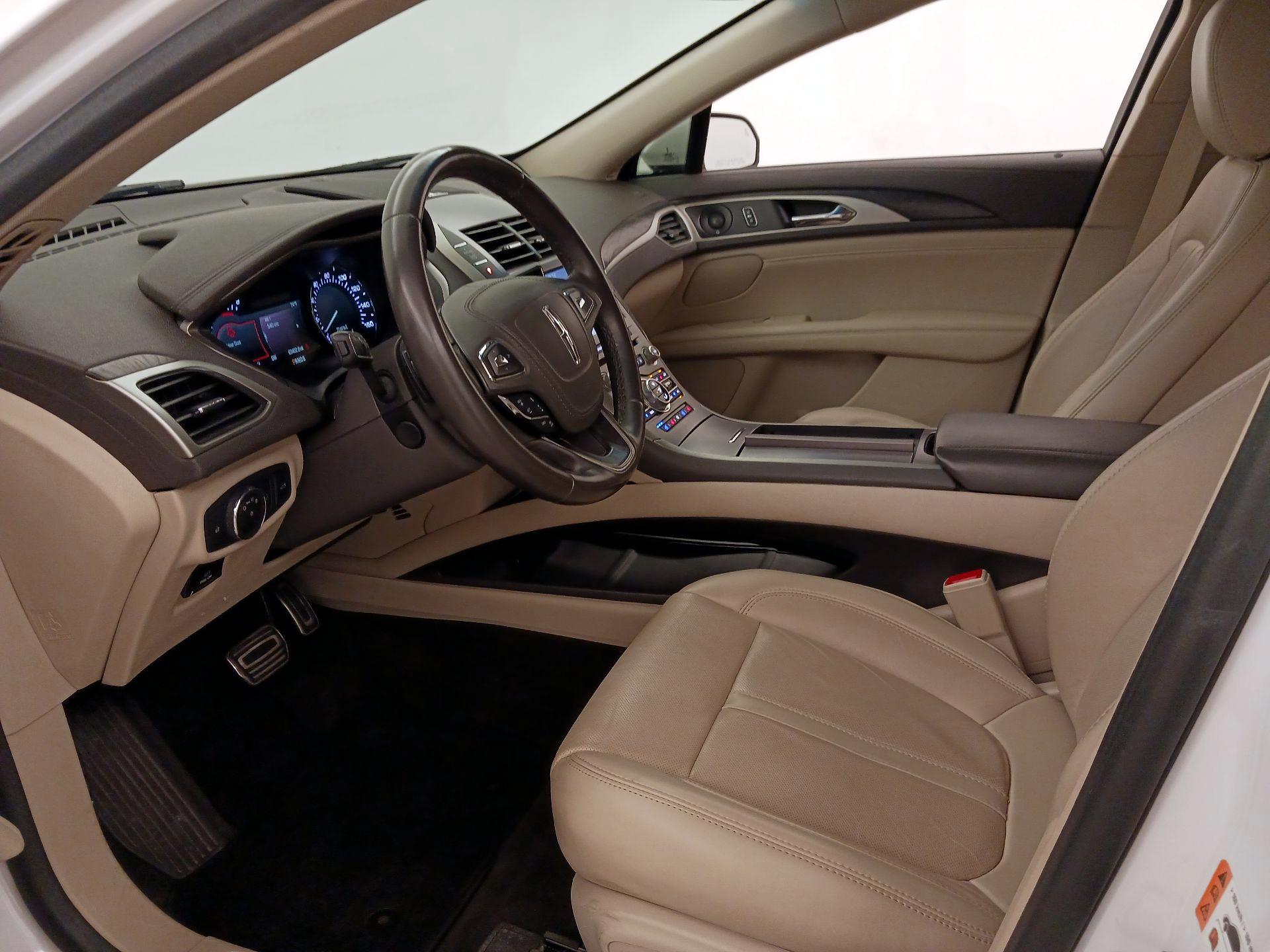 Thumbnail: 2020 Lincoln MKZ - 11