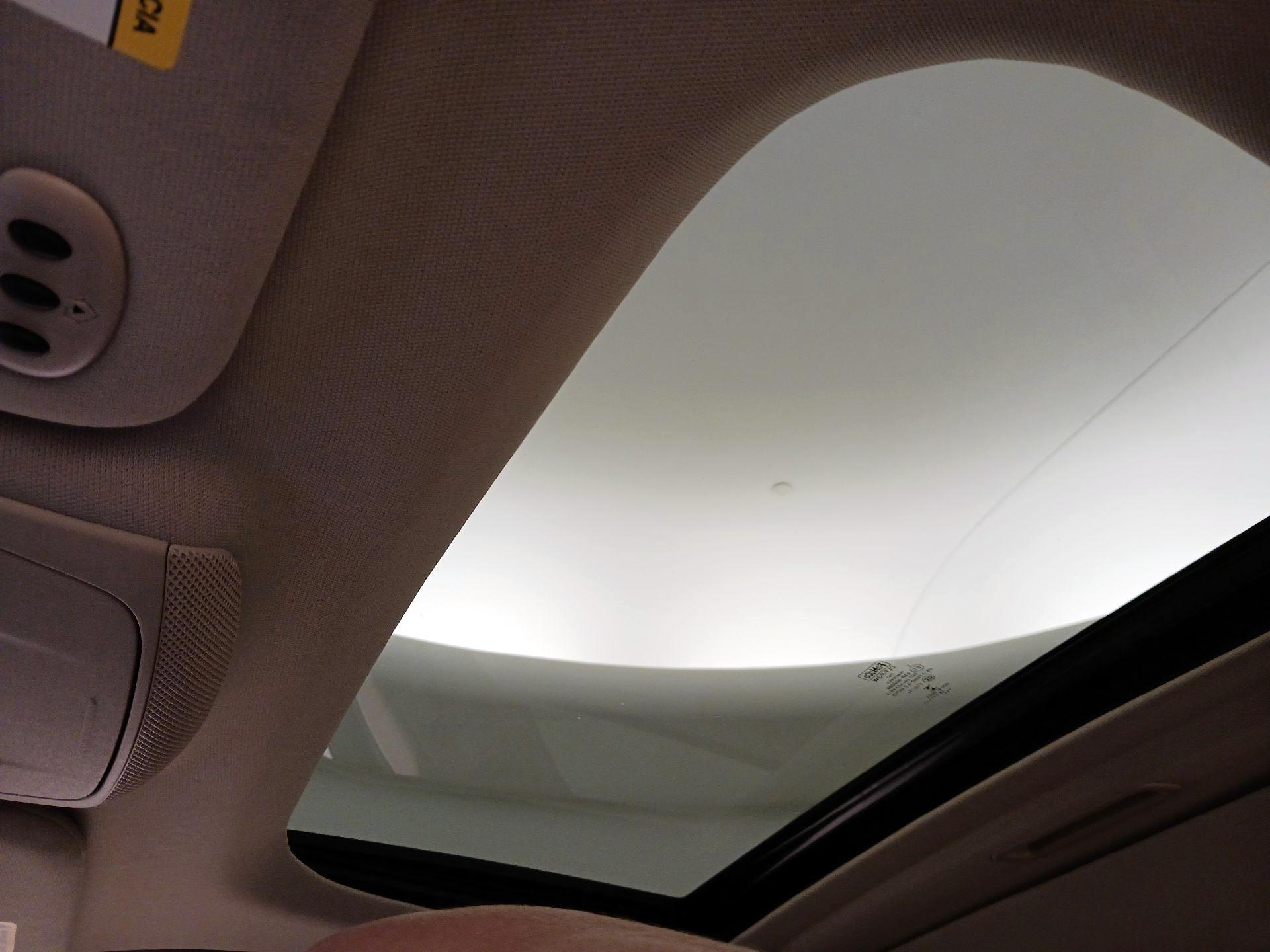 Thumbnail: 2020 Lincoln MKZ - 20