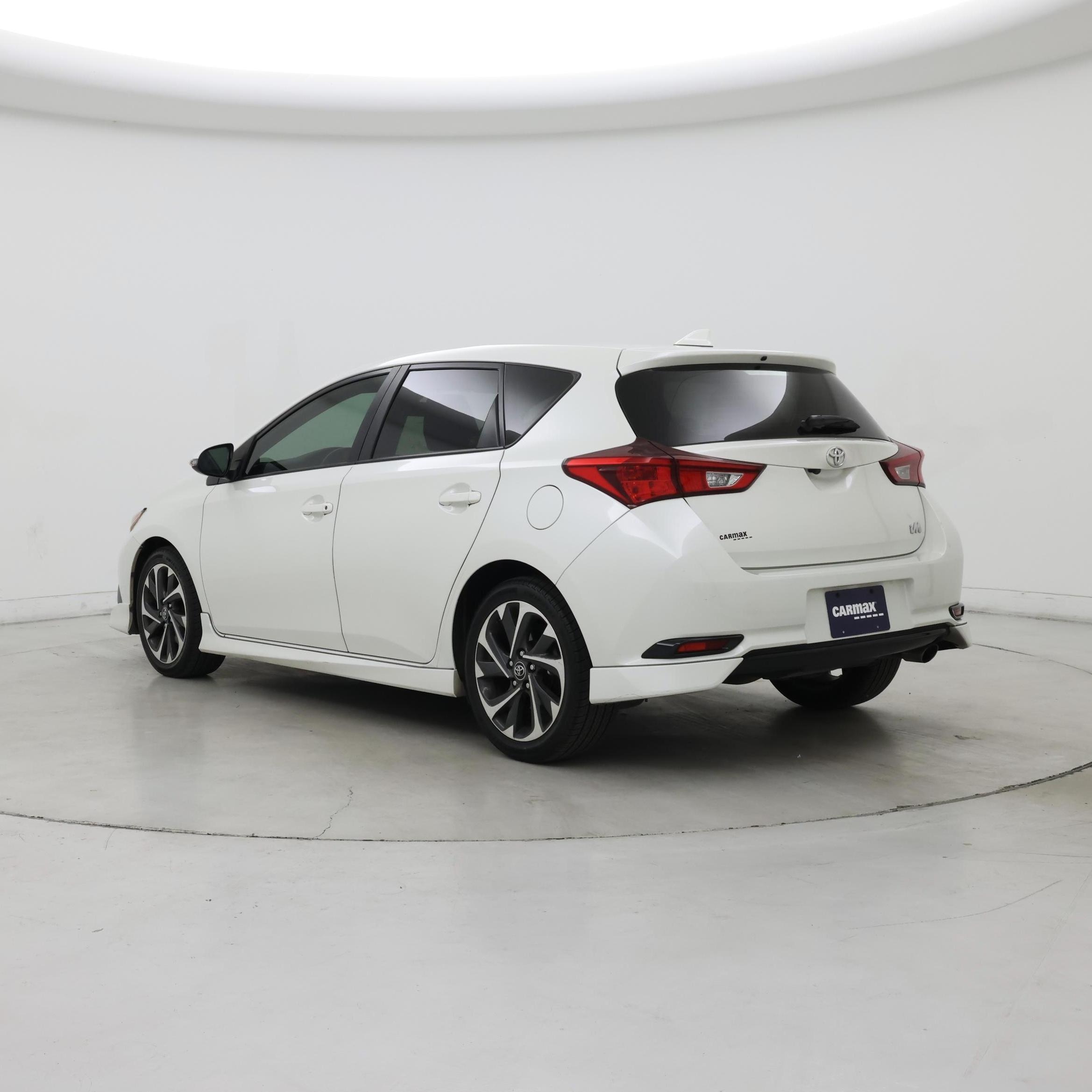 Thumbnail: 2017 Toyota Corolla iM - 2