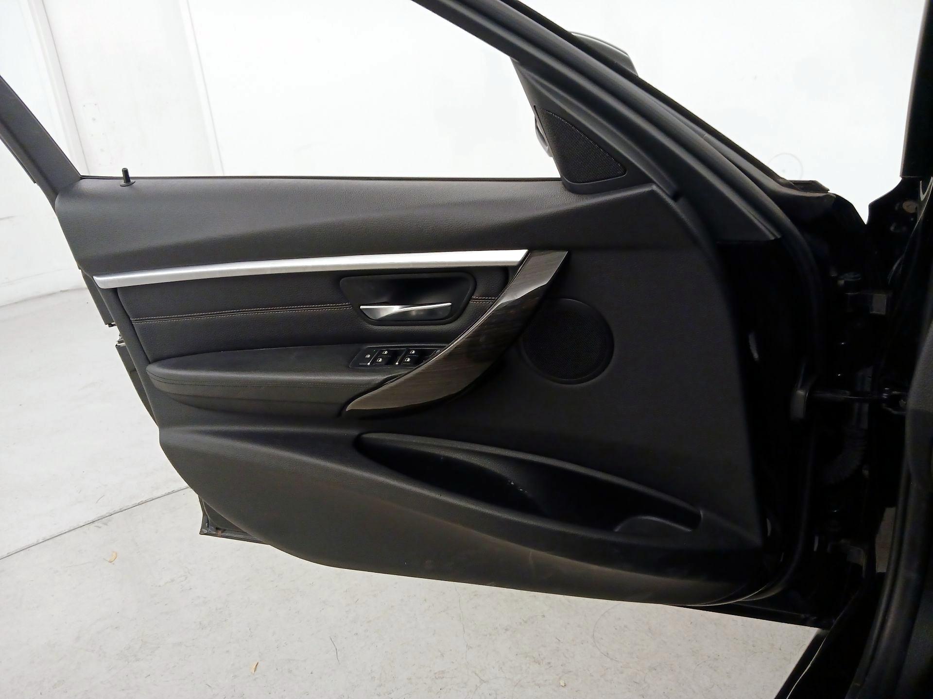 Thumbnail: 2016 BMW 3 Series - 12
