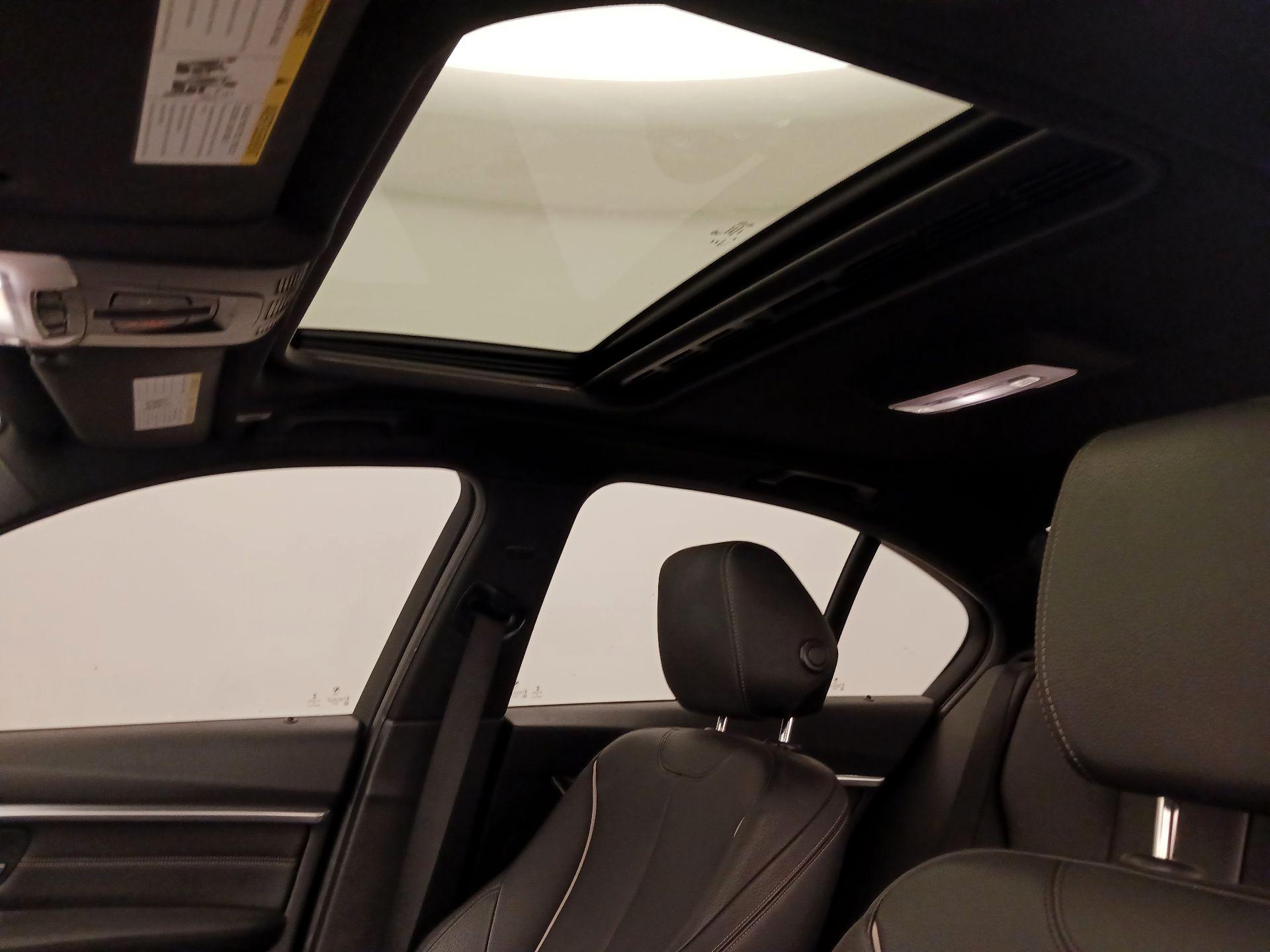 Thumbnail: 2016 BMW 3 Series - 20