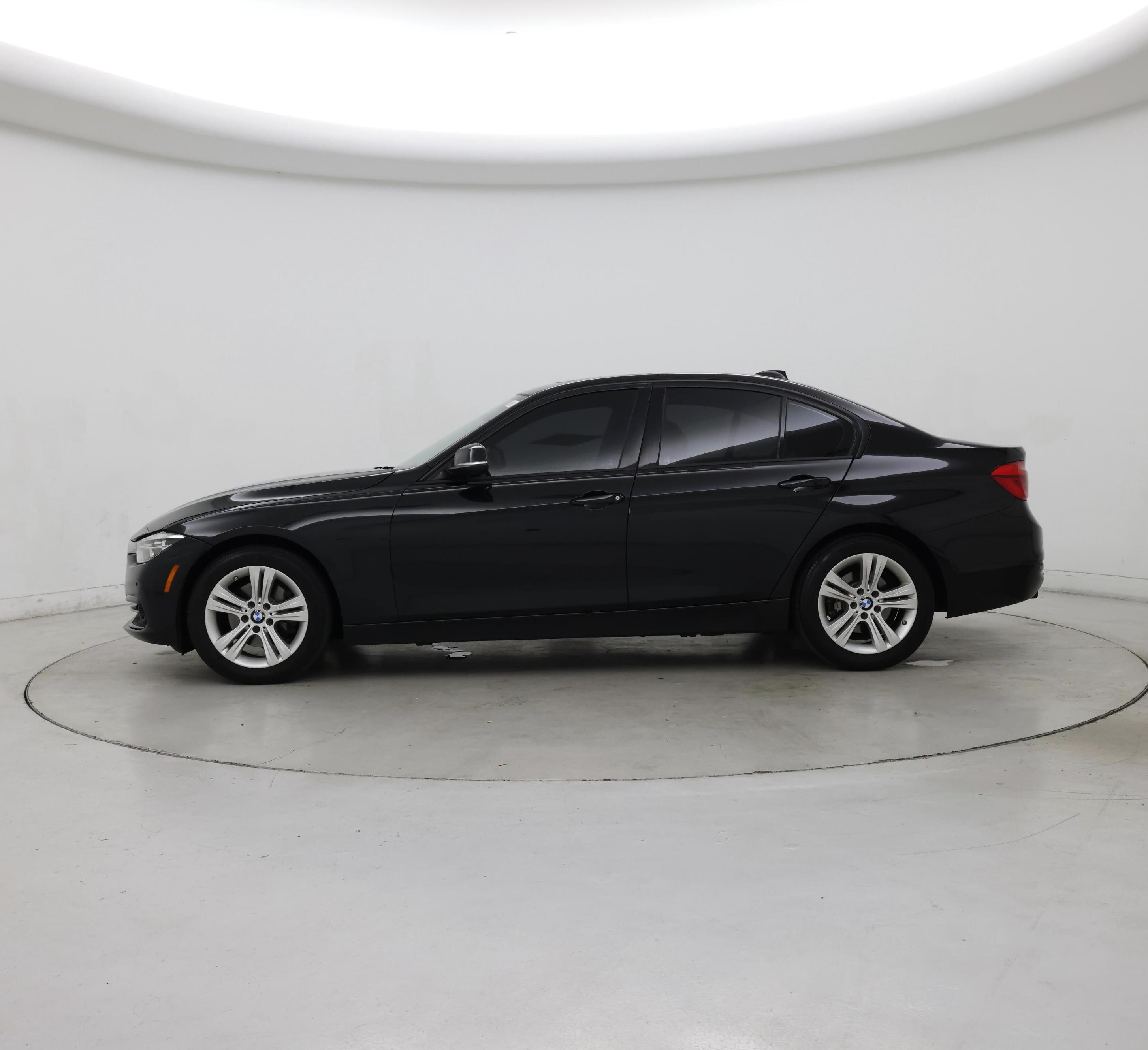Thumbnail: 2016 BMW 3 Series - 3