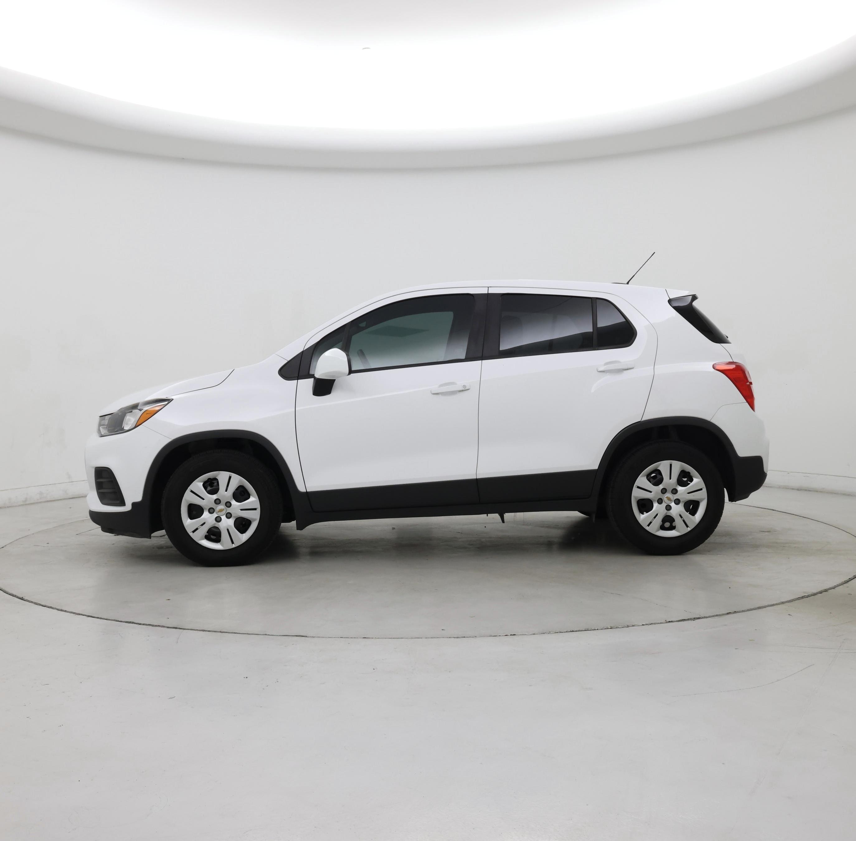 Thumbnail: 2017 Chevrolet Trax - 3