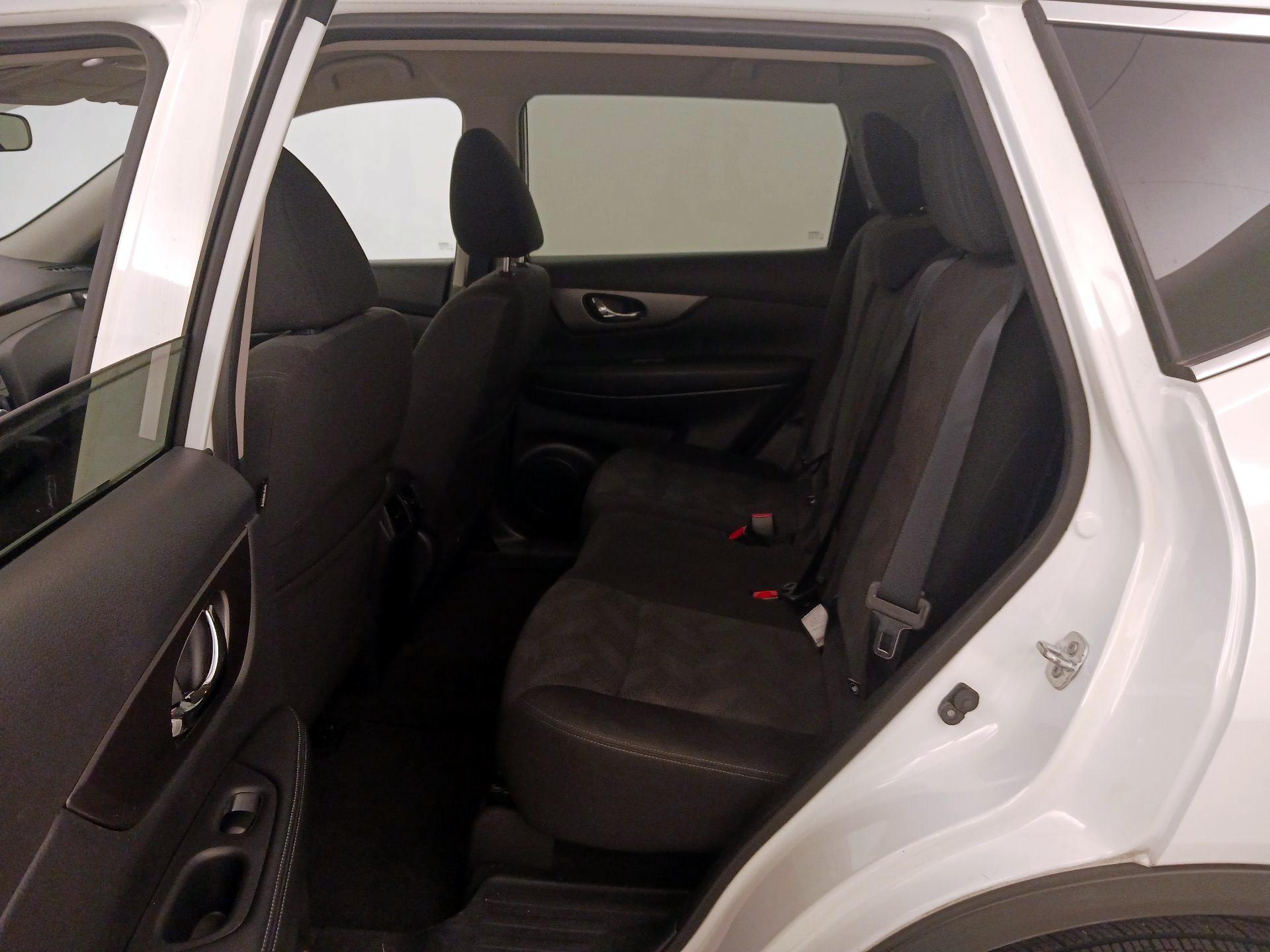 Thumbnail: 2016 Nissan Rogue - 20