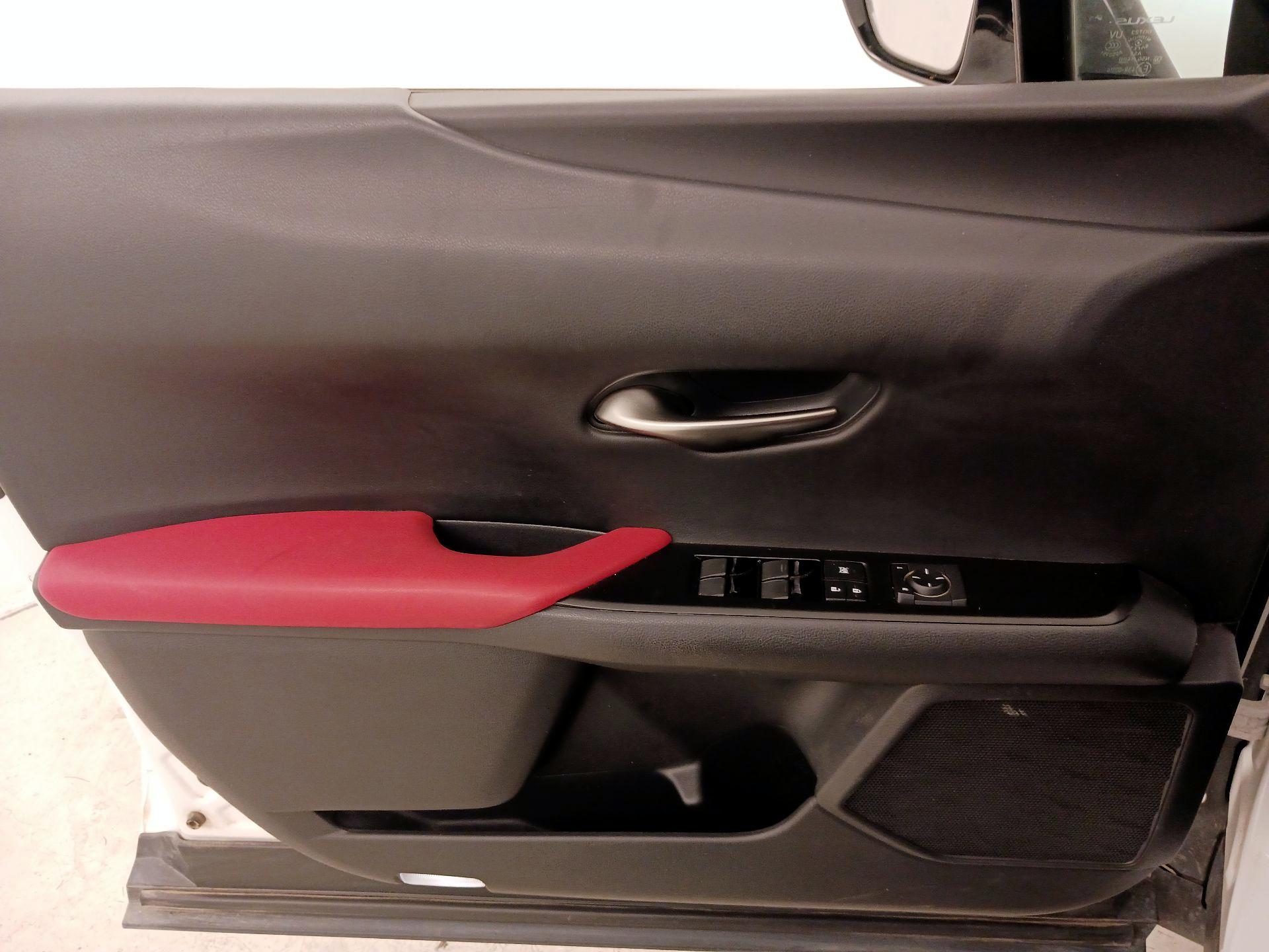 Thumbnail: 2019 Lexus UX - 12