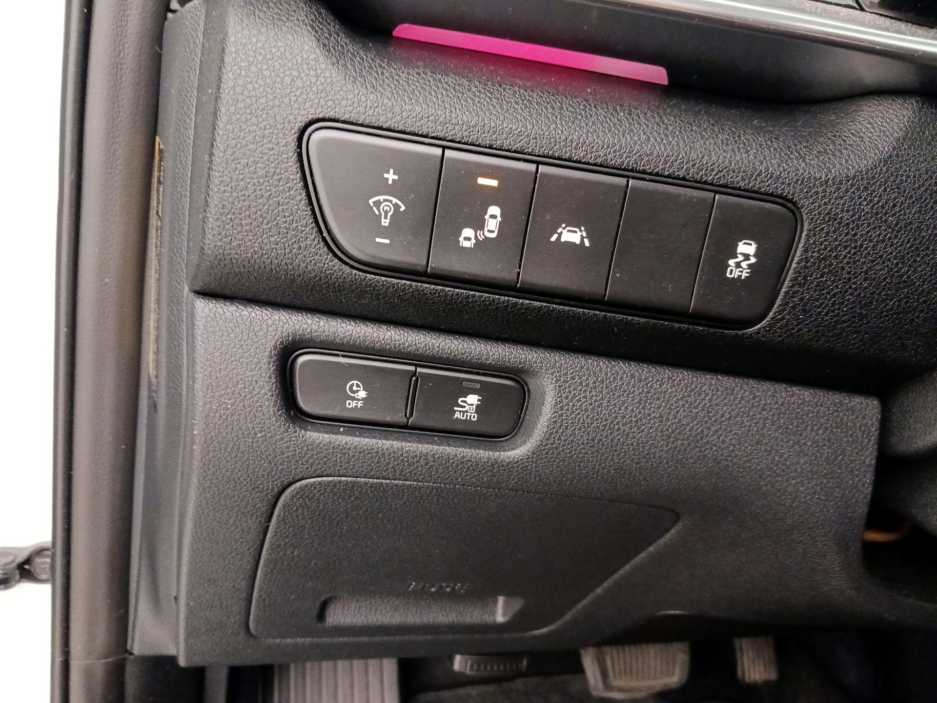 Thumbnail: 2020 Kia Niro - 13