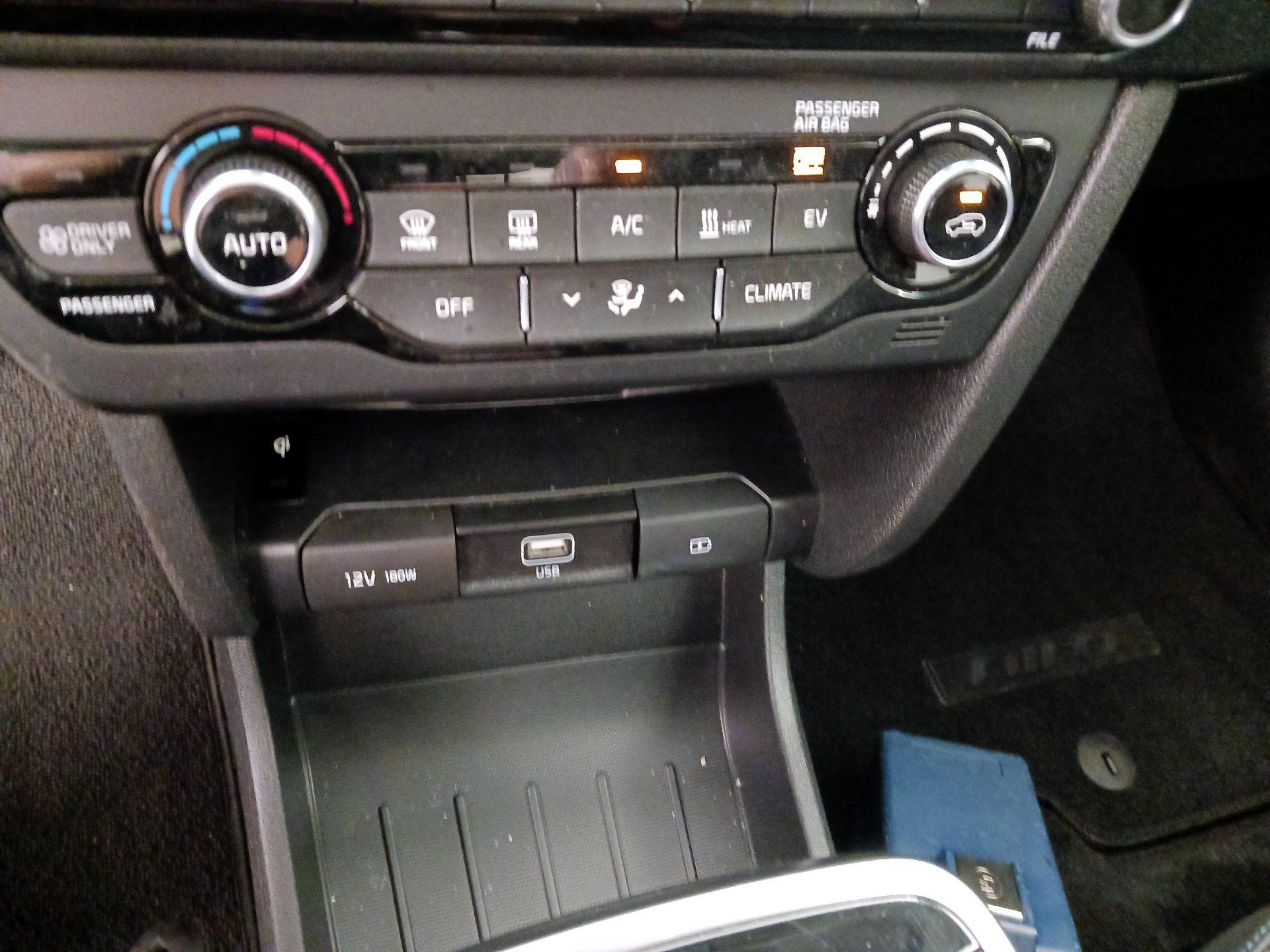 Thumbnail: 2020 Kia Niro - 17