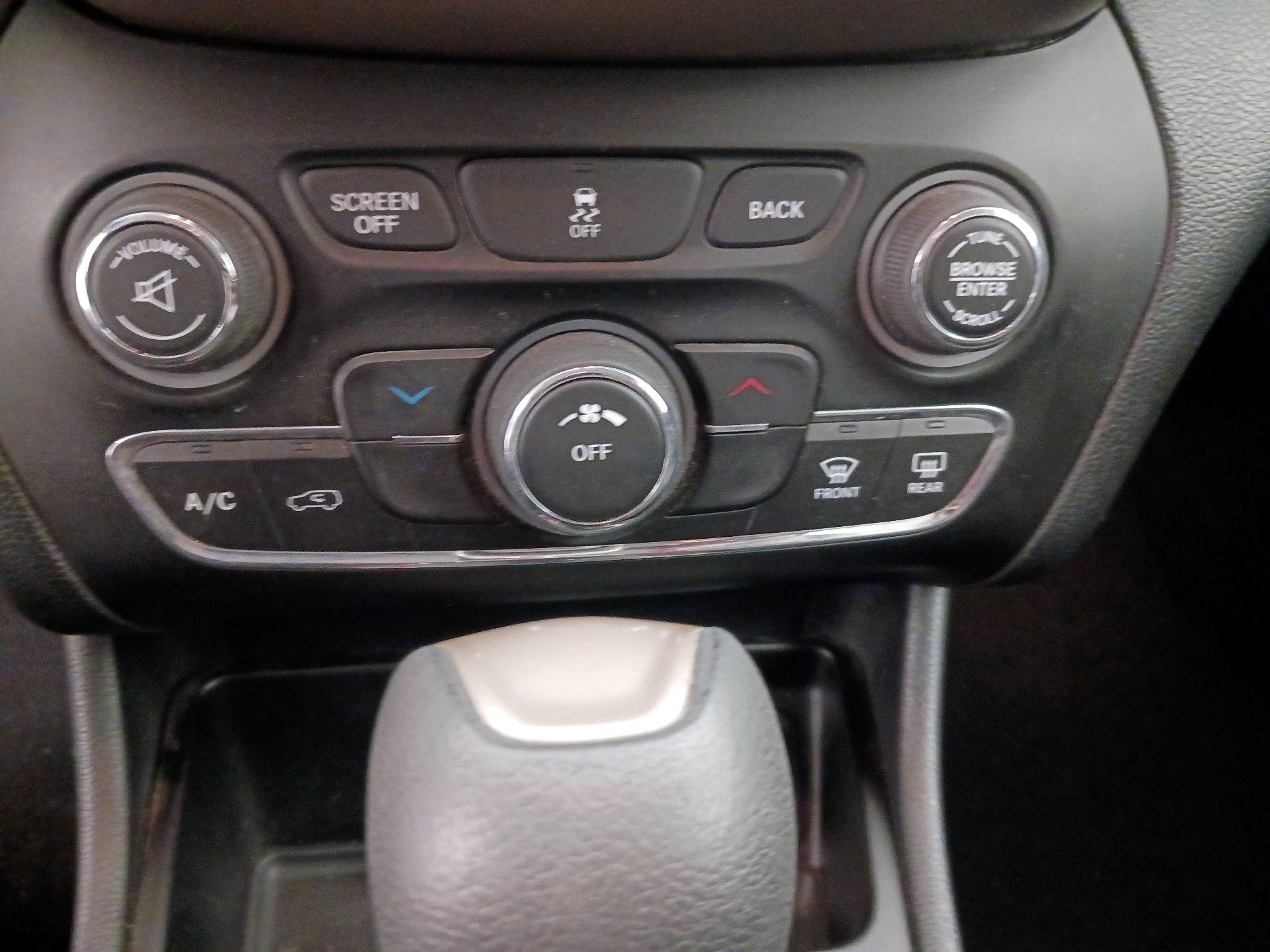 Thumbnail: 2014 Jeep Cherokee - 15