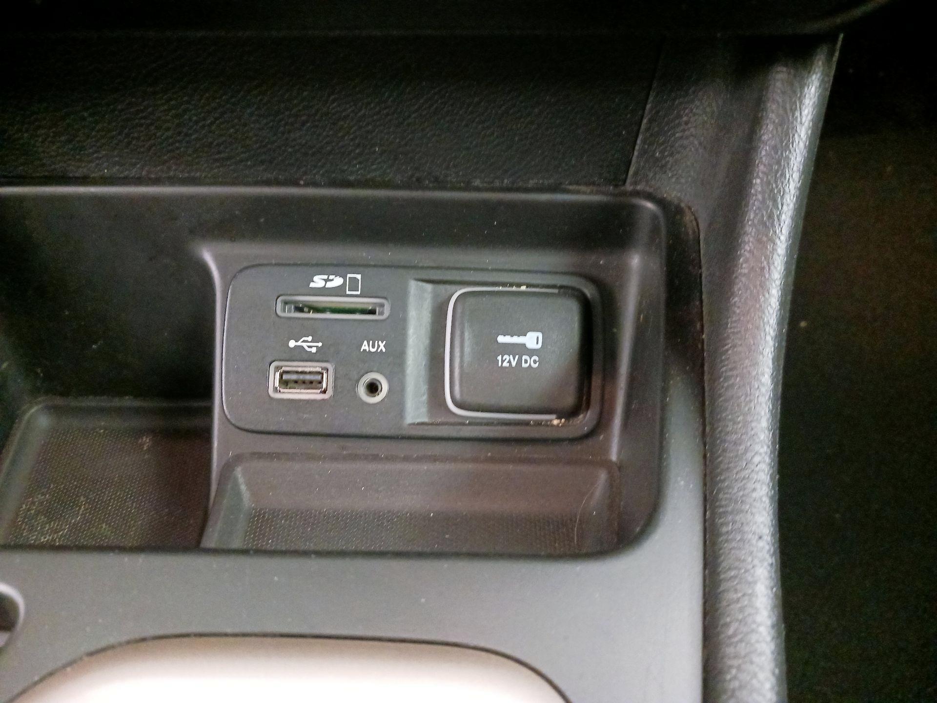 Thumbnail: 2014 Jeep Cherokee - 17