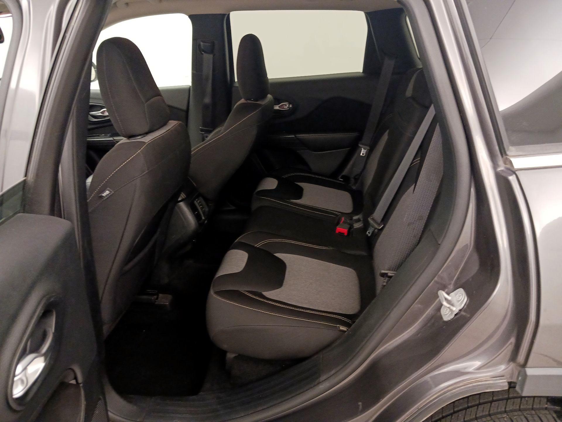 Thumbnail: 2014 Jeep Cherokee - 18