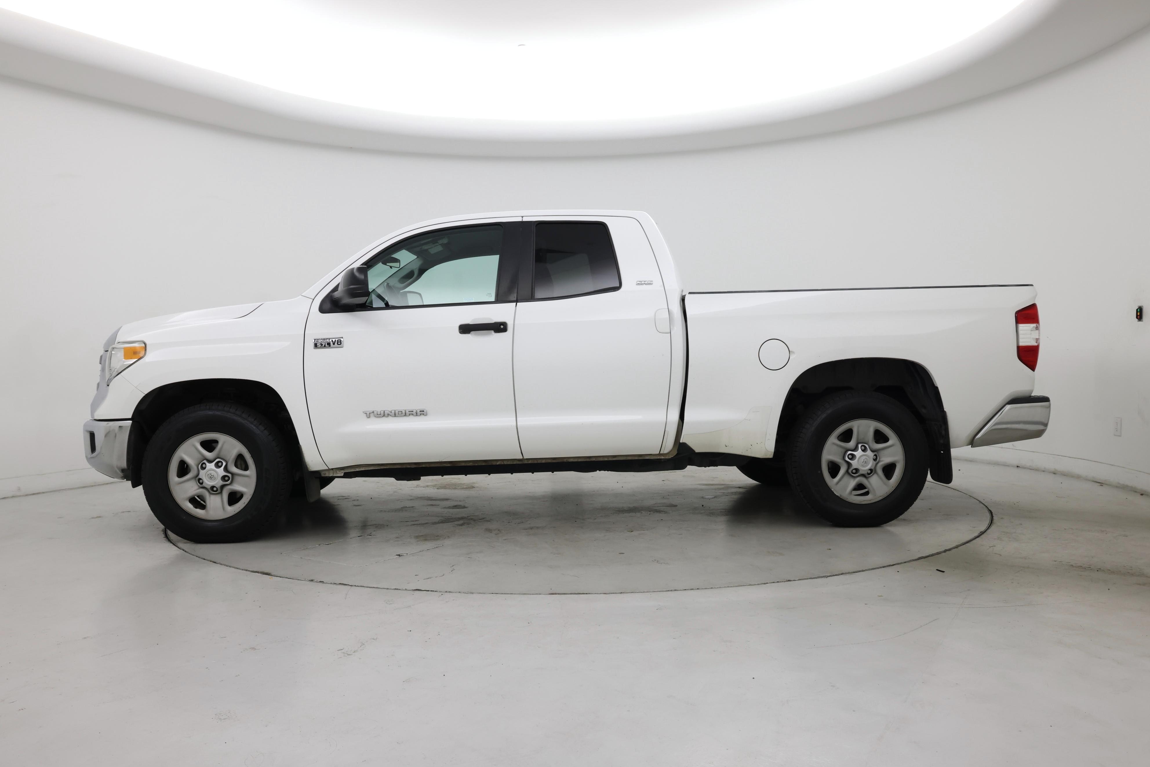 Thumbnail: 2015 Toyota Tundra - 3