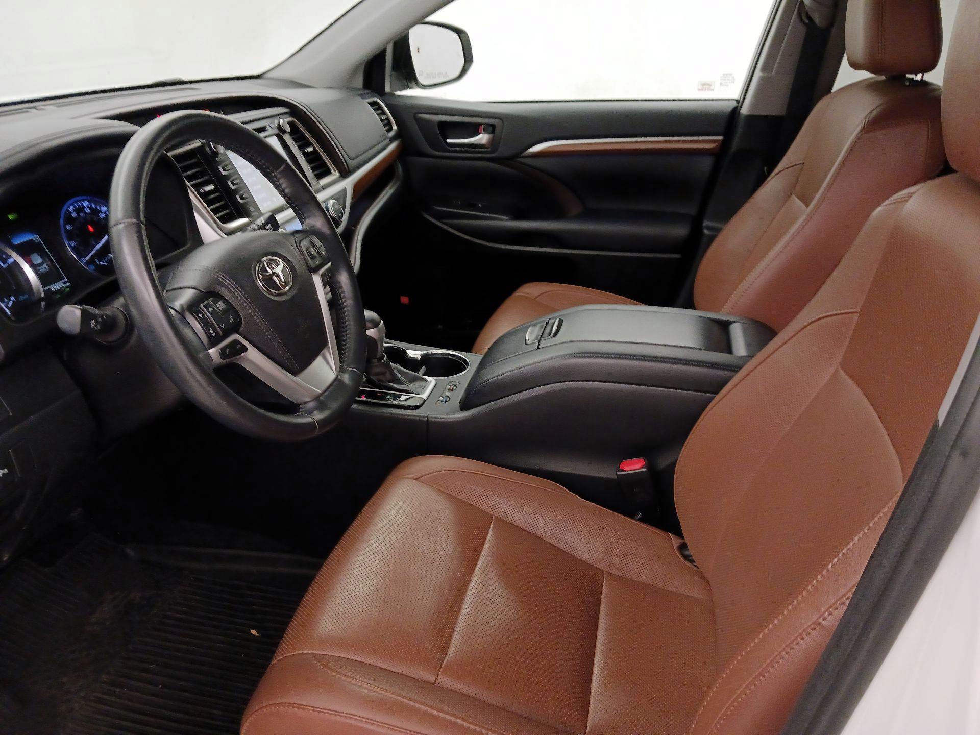 Thumbnail: 2019 Toyota Highlander - 11