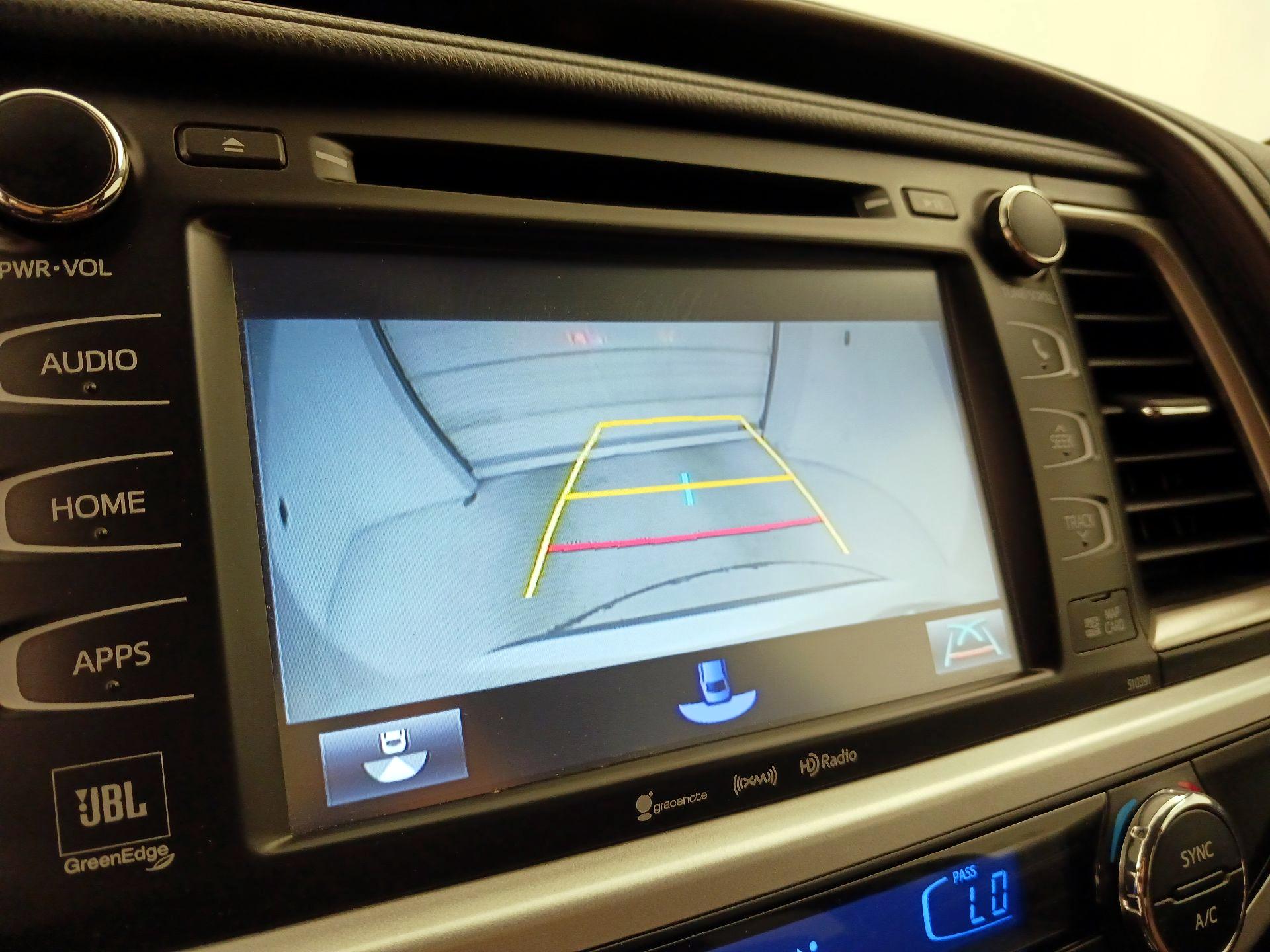 Thumbnail: 2019 Toyota Highlander - 15