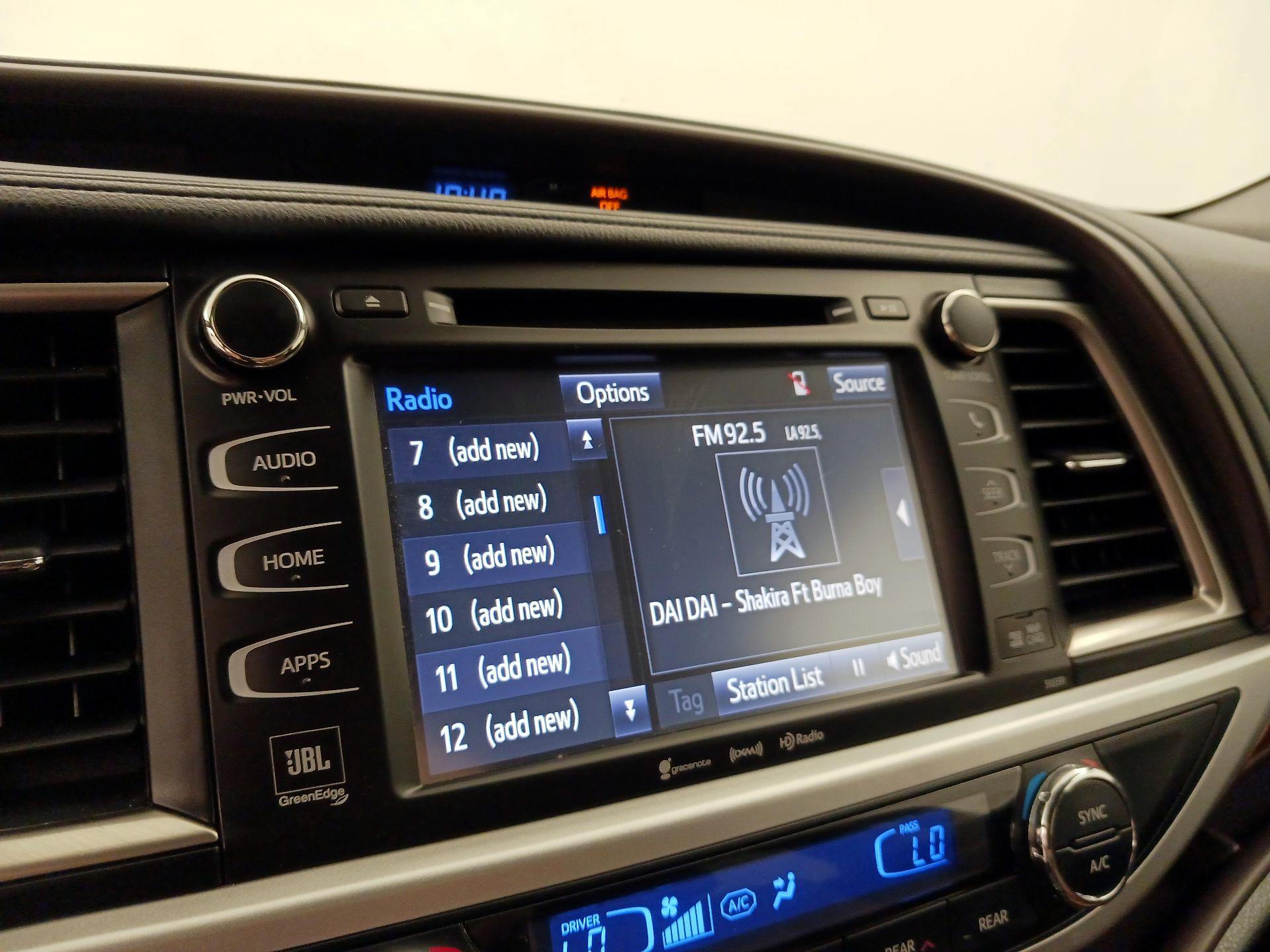 Thumbnail: 2019 Toyota Highlander - 16