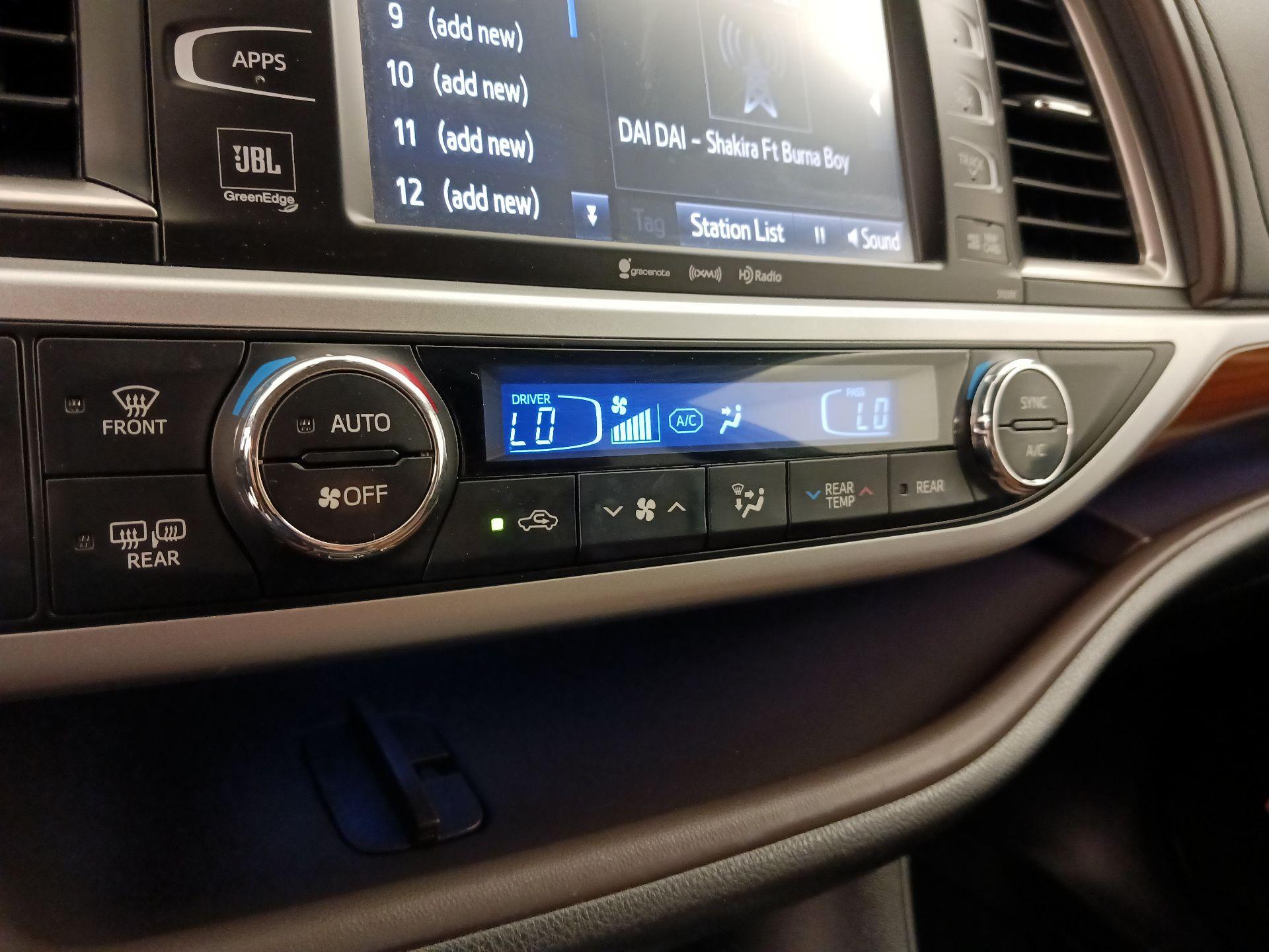Thumbnail: 2019 Toyota Highlander - 17