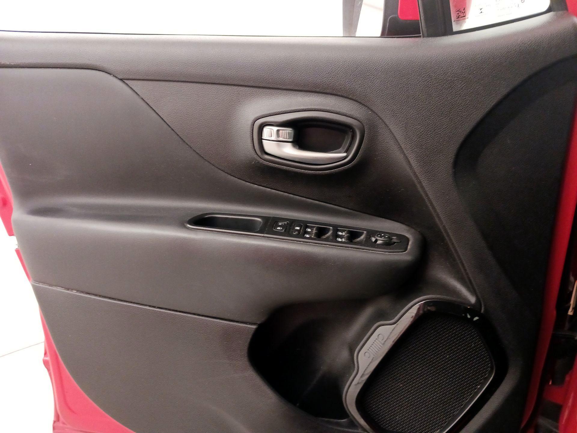 Thumbnail: 2017 Jeep Renegade - 12