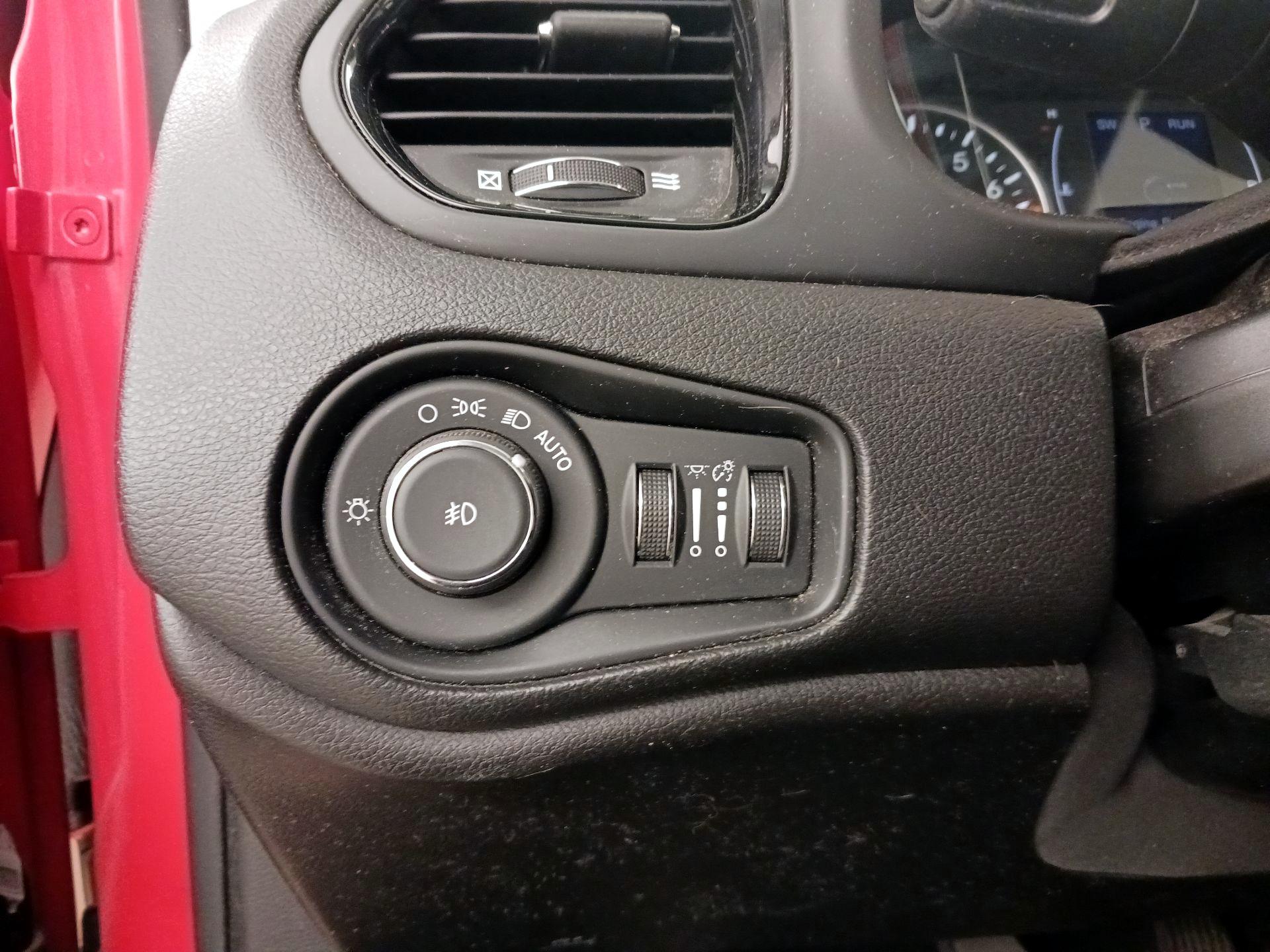 Thumbnail: 2017 Jeep Renegade - 13